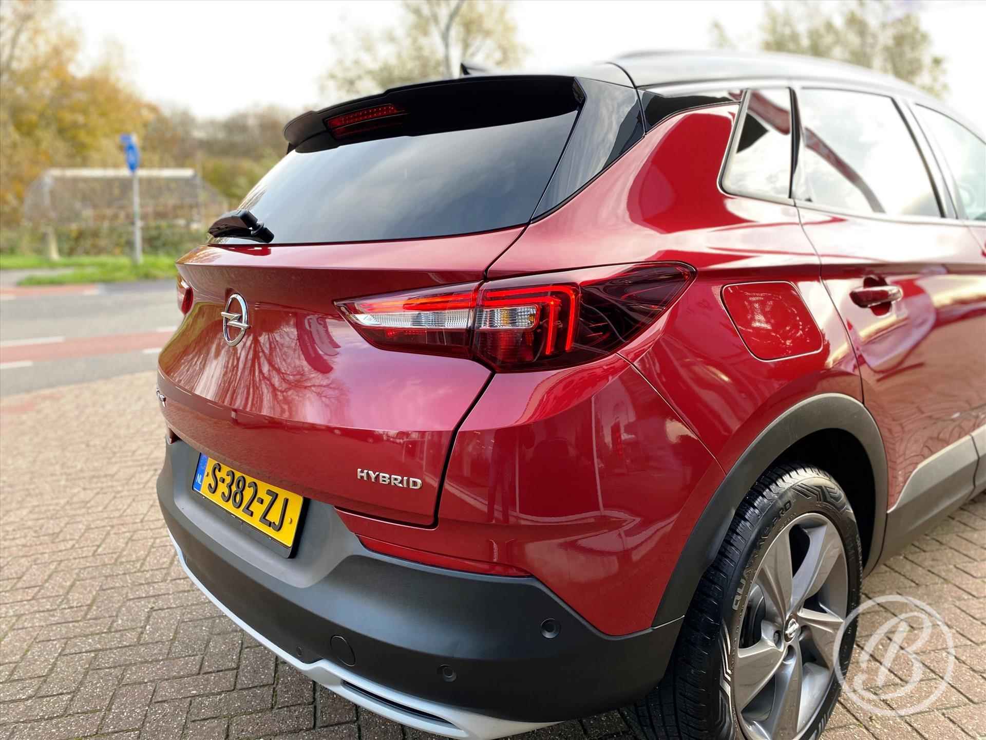 OPEL Grandland X 1.6 Turbo Hybrid 225pk Aut Ultimate | zwart leder, keyless, elek. achterkep, verw. voorstoelen, dab, navi, dodehoekdetectie, two tone kleuren, 18 inch - 51/69