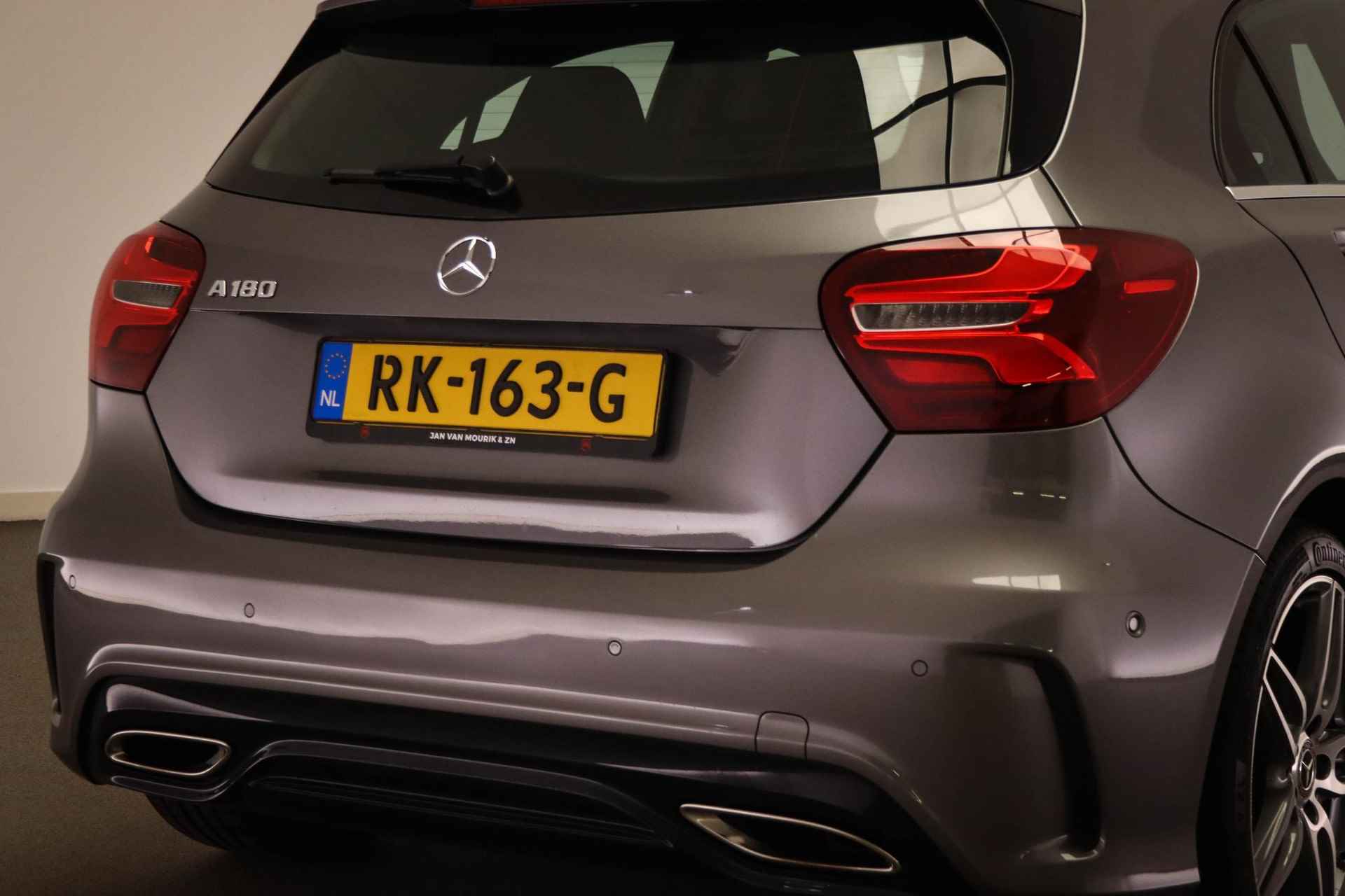 Mercedes-Benz A-klasse 180 Business Solution AMG | LED | AIRCO | CRUISE | NAVI | PDC | CAMERA | 18" - 15/56