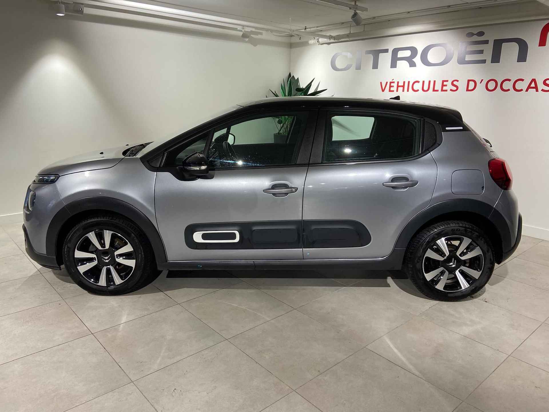 Citroen C3 1.2 PureTech C-Series 110PK | navi | climate | parkeersensoren - 3/23