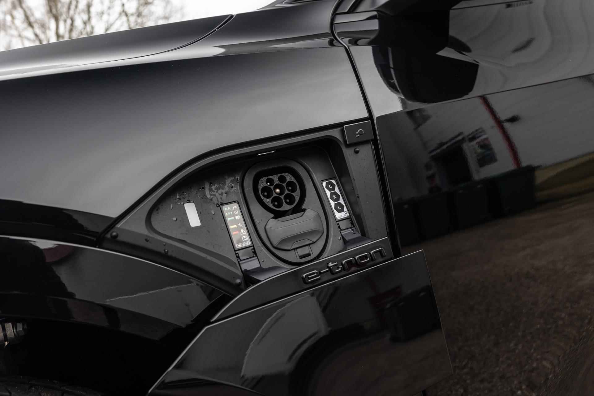 Audi Q8 Sportback e-tron 55 quattro 408pk S Edition Competition 115 kWh | Trekhaak | 21" Velgen - 31/55