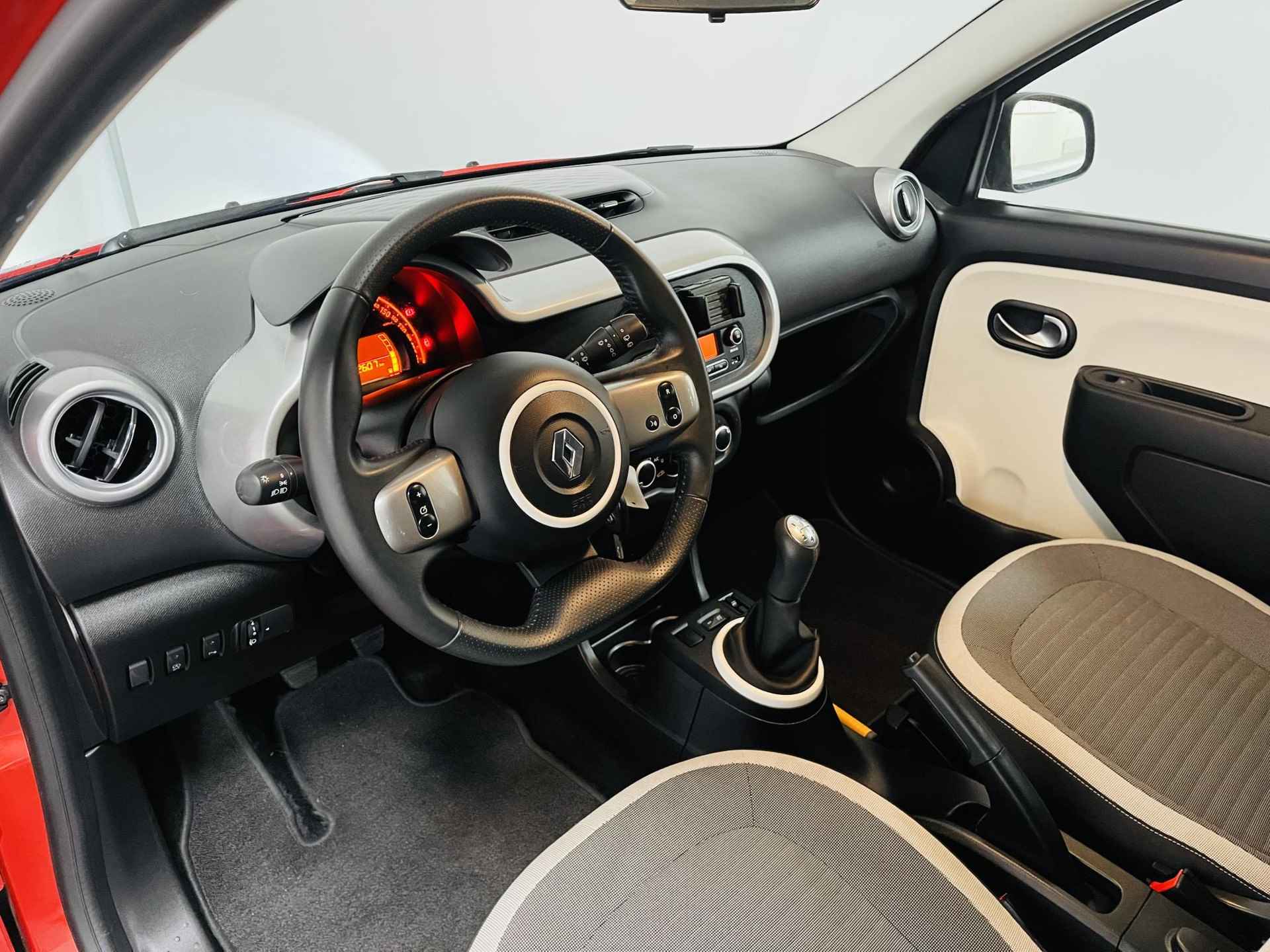 Renault Twingo 1.0 SCe Limited Airco Parkeersensoren dealer onderhouden 5 deurs bluetooth hoge instap zeer mooie auto - 5/17