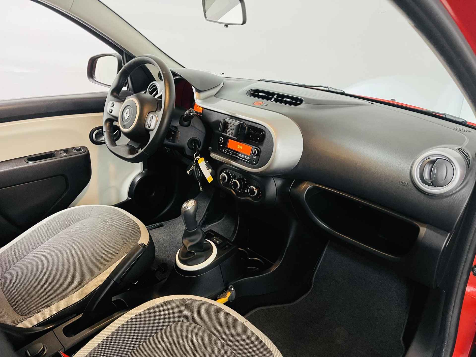 Renault Twingo 1.0 SCe Limited Airco Parkeersensoren dealer onderhouden 5 deurs bluetooth hoge instap zeer mooie auto - 6/17