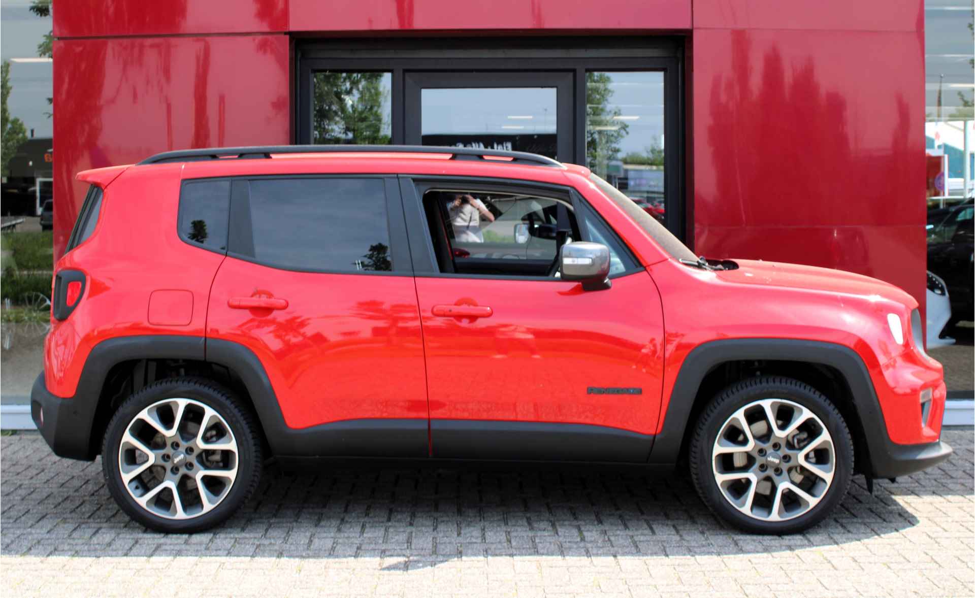 Jeep Renegade 4xe 240 Plug-in Hybrid Electric S │19'' velgen│Clima│Cruise│Camera│CarPlay | Parking Pack | Winter Pack - 6/24