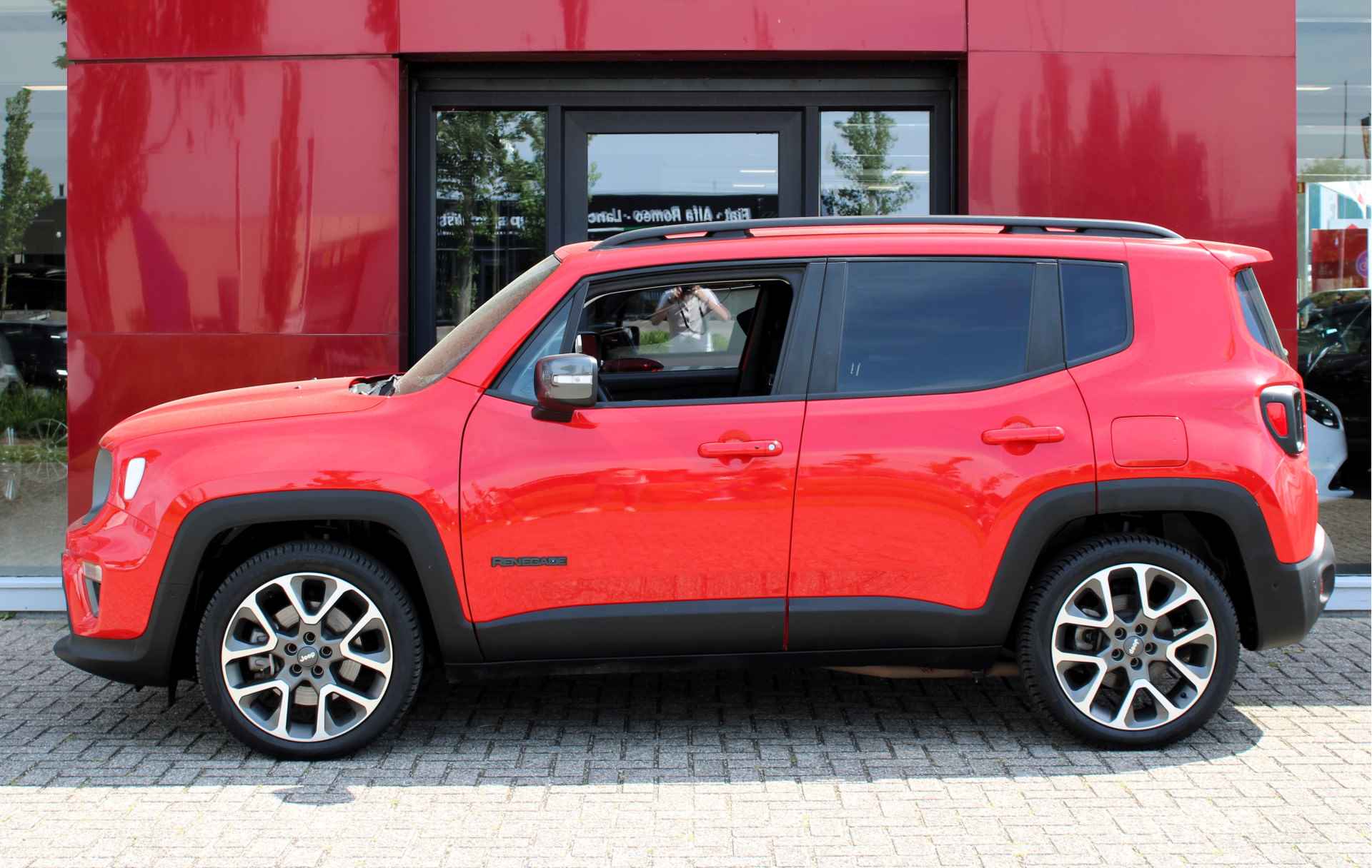 Jeep Renegade 4xe 240 Plug-in Hybrid Electric S │19'' velgen│Clima│Cruise│Camera│CarPlay | Parking Pack | Winter Pack - 8/24