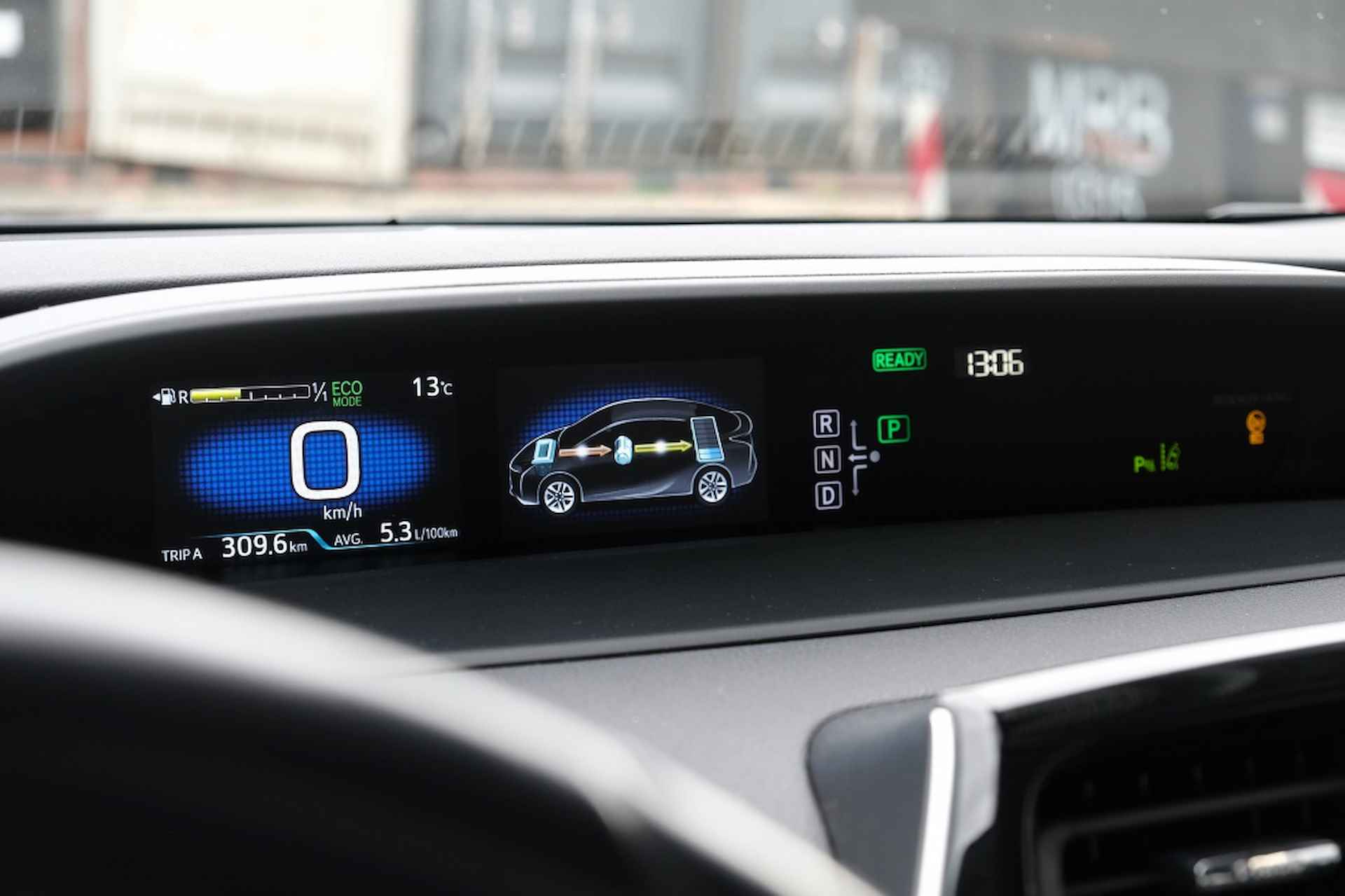 Toyota Prius 1.8 Hybrid 122PK Executive Automaat | Navi | Climate Control | S - 2/40