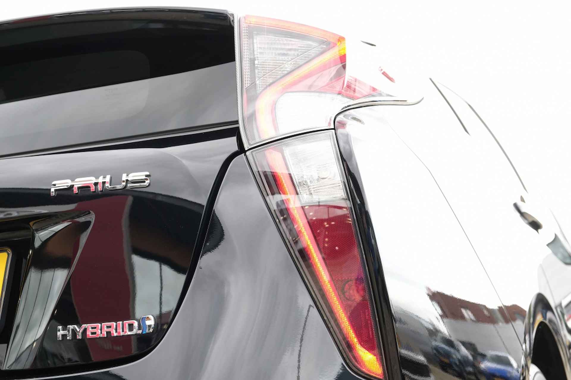 Toyota Prius 1.8 Hybrid 122PK Executive Automaat | Navi | Climate Control | S - 36/40