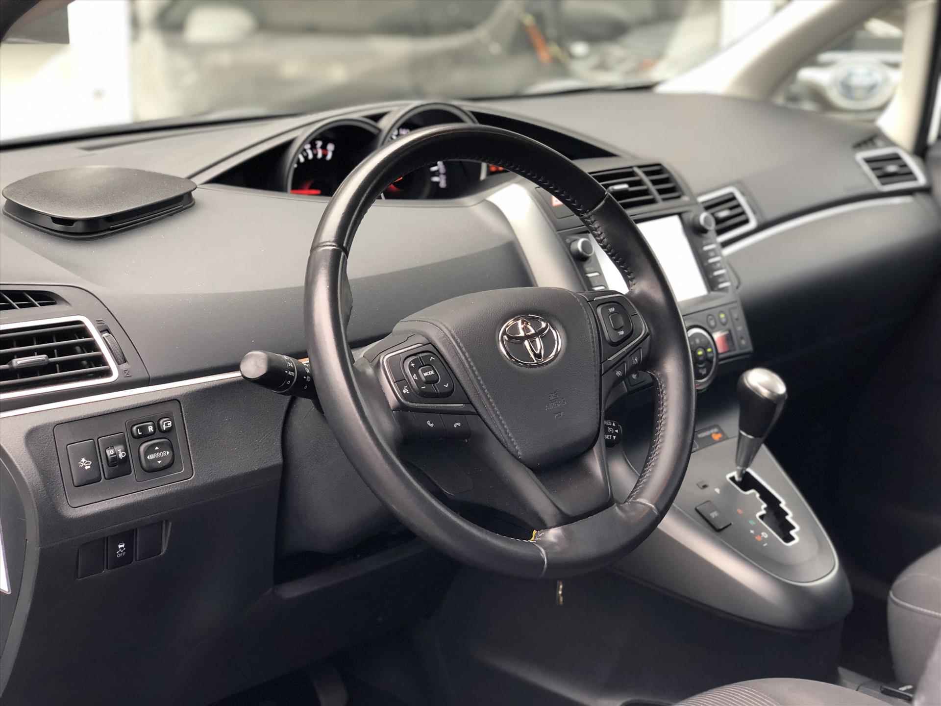 Toyota Verso 1.8 VVT-i 147pk Automaat Dynamic | Trekhaak, Climate control, Lichtmetalen velgen, Cruise control, Licht + Regensensor - 15/35