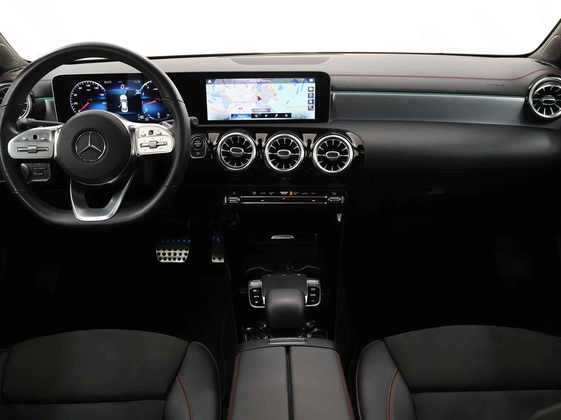 Mercedes-Benz CLA-klasse 220 Premium Plus | AMG Styling | Panoramadak | Wide Screen | Navigatie | Sportstoelen | Camera | DAB | Sfeerverlichting | Stoelverwarming | Ele. kofferdeskel | - 9/48