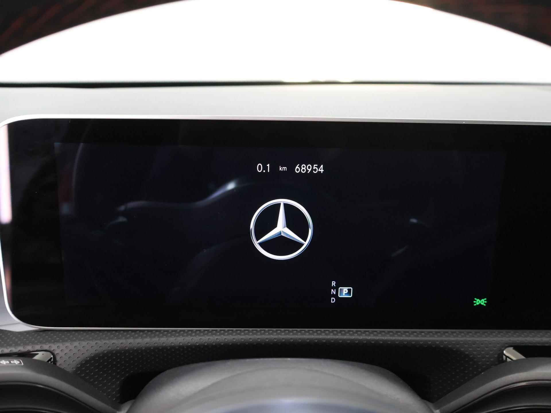 Mercedes-Benz CLA-klasse 220 Premium Plus | AMG Styling | Panoramadak | Wide Screen | Navigatie | Sportstoelen | Camera | DAB | Sfeerverlichting | Stoelverwarming | Ele. kofferdeskel | - 13/48