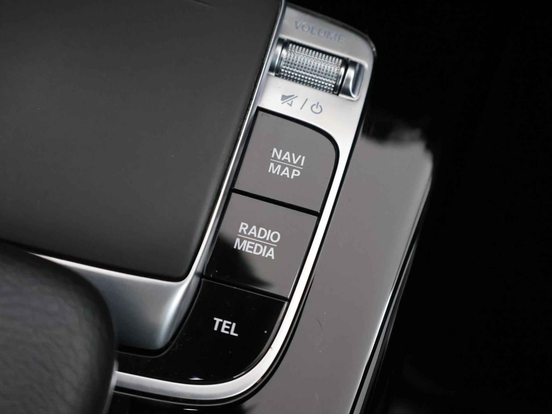 Mercedes-Benz CLA-klasse 220 Premium Plus | AMG Styling | Panoramadak | Wide Screen | Navigatie | Sportstoelen | Camera | DAB | Sfeerverlichting | Stoelverwarming | Ele. kofferdeskel | - 33/48