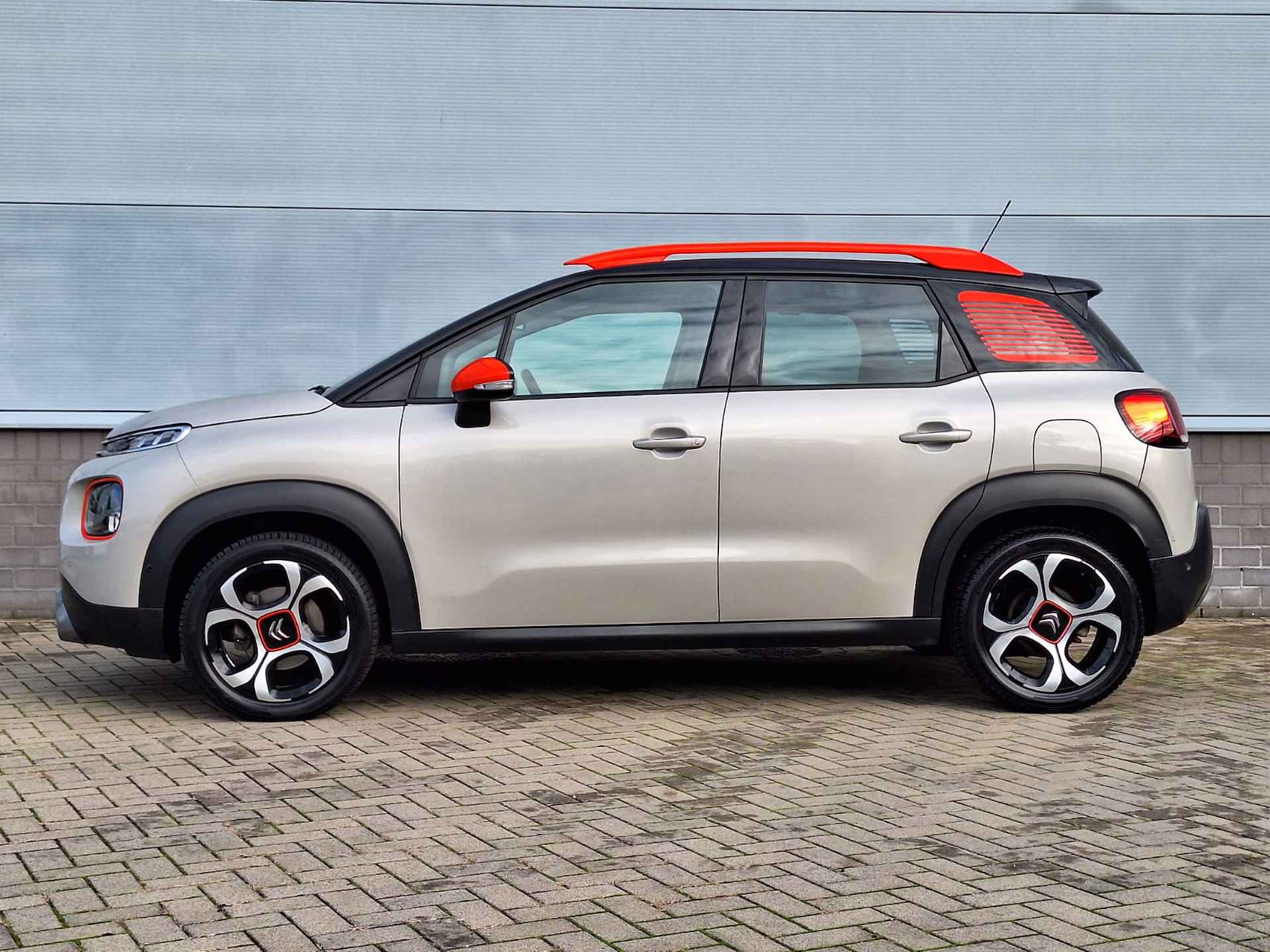 CITROEN C3 Aircross 1.2 PureTech 110pk Shine Automaat | Navigatie | Climate Control | Achteruitrijcamera | Panoramadak - 3/49