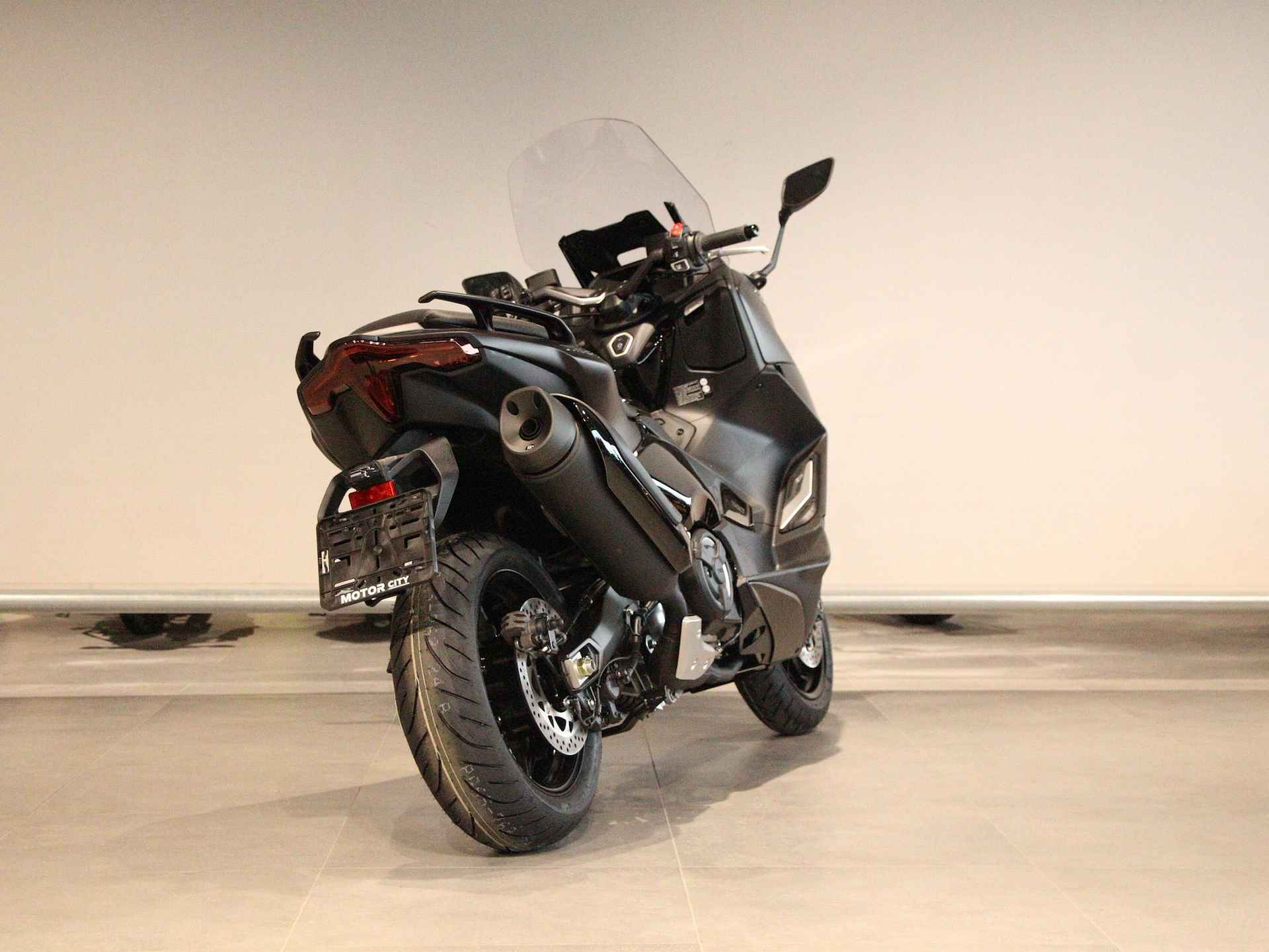 Yamaha T-MAX 560 TECH MAX - 8/13