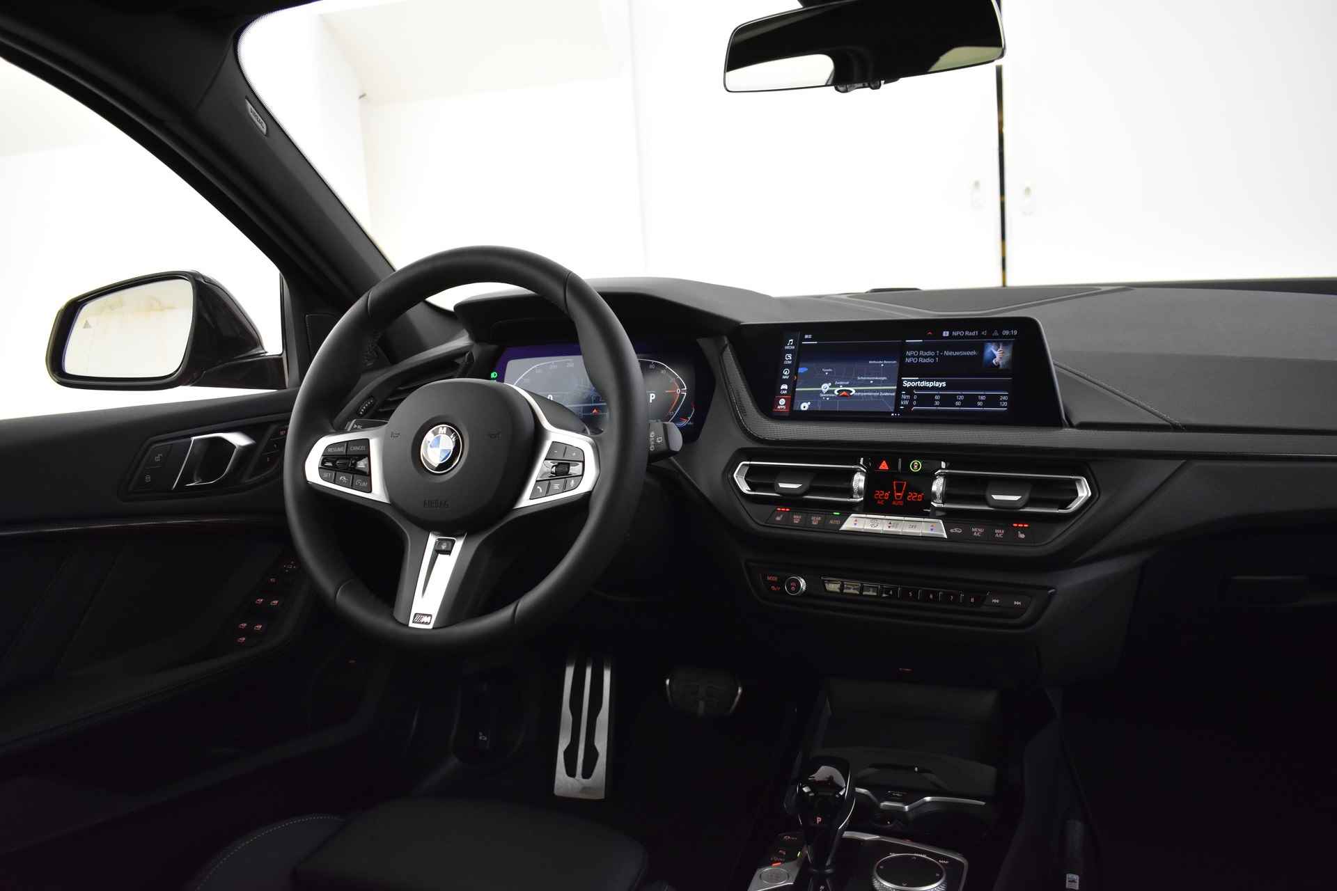 BMW 1-serie 118i High Executive M Sportpakket / Panoramadak / M Sportstoelen / Adaptieve LED / Active Cruise Control / M Sportonderstel / Comfort Access / Head-Up / Parking Assistant / Automaat - 12/59