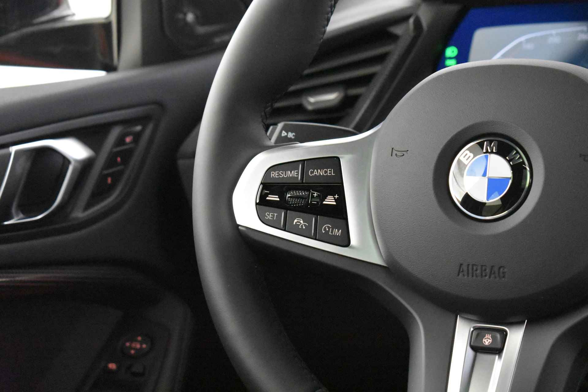BMW 1-serie 118i High Executive M Sport Automaat / Panoramadak / M Sportstoelen / Adaptieve LED / Active Cruise Control / M Sportonderstel / Comfort Access / Head-Up / Parking Assistant / Automaat - 24/59