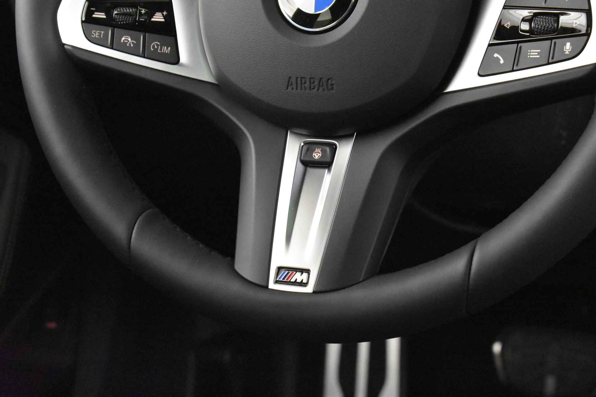 BMW 1-serie 118i High Executive M Sport Automaat / Panoramadak / M Sportstoelen / Adaptieve LED / Active Cruise Control / M Sportonderstel / Comfort Access / Head-Up / Parking Assistant / Automaat - 26/59