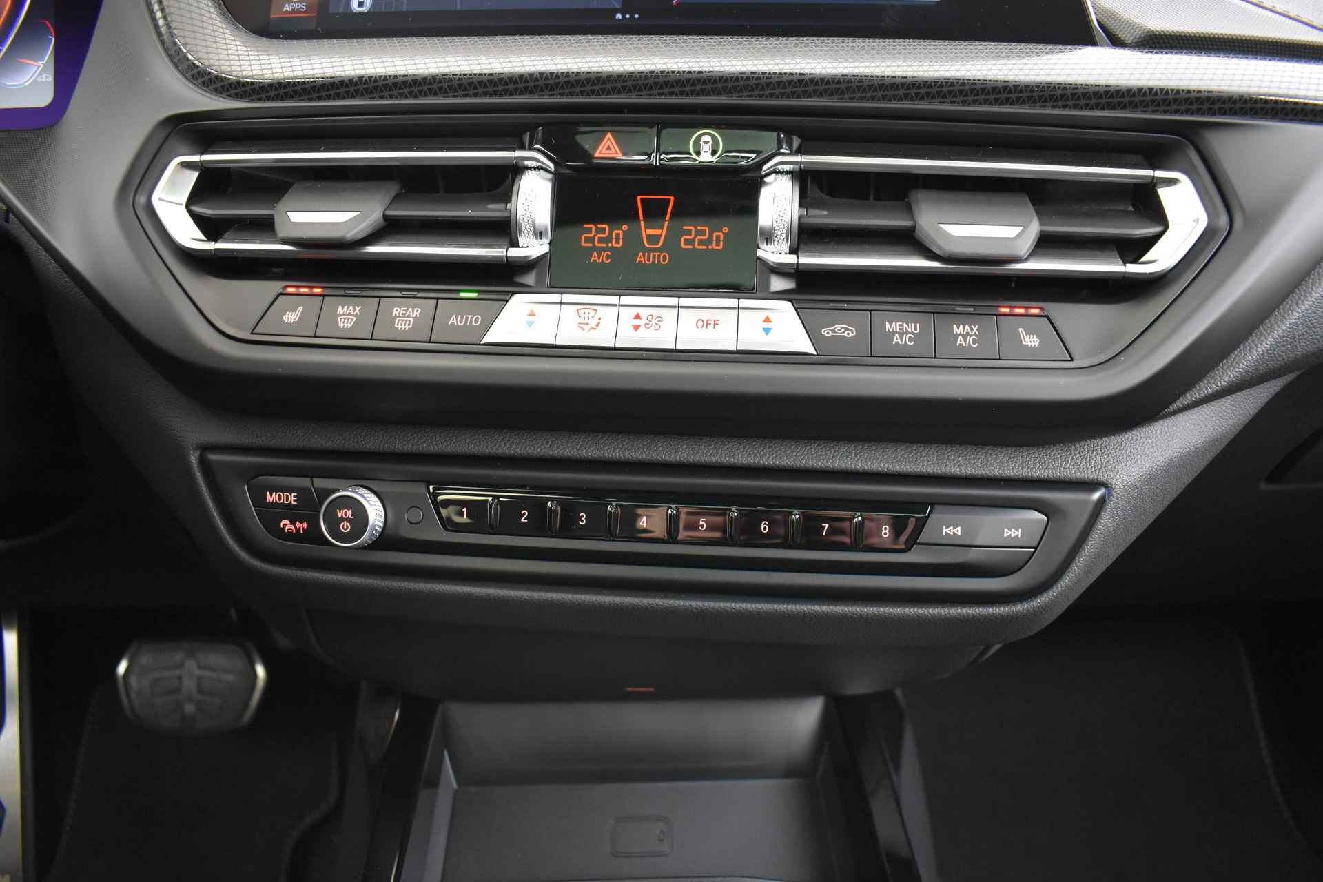 BMW 1-serie 118i High Executive M Sport Automaat / Panoramadak / M Sportstoelen / Adaptieve LED / Active Cruise Control / M Sportonderstel / Comfort Access / Head-Up / Parking Assistant / Automaat - 29/59