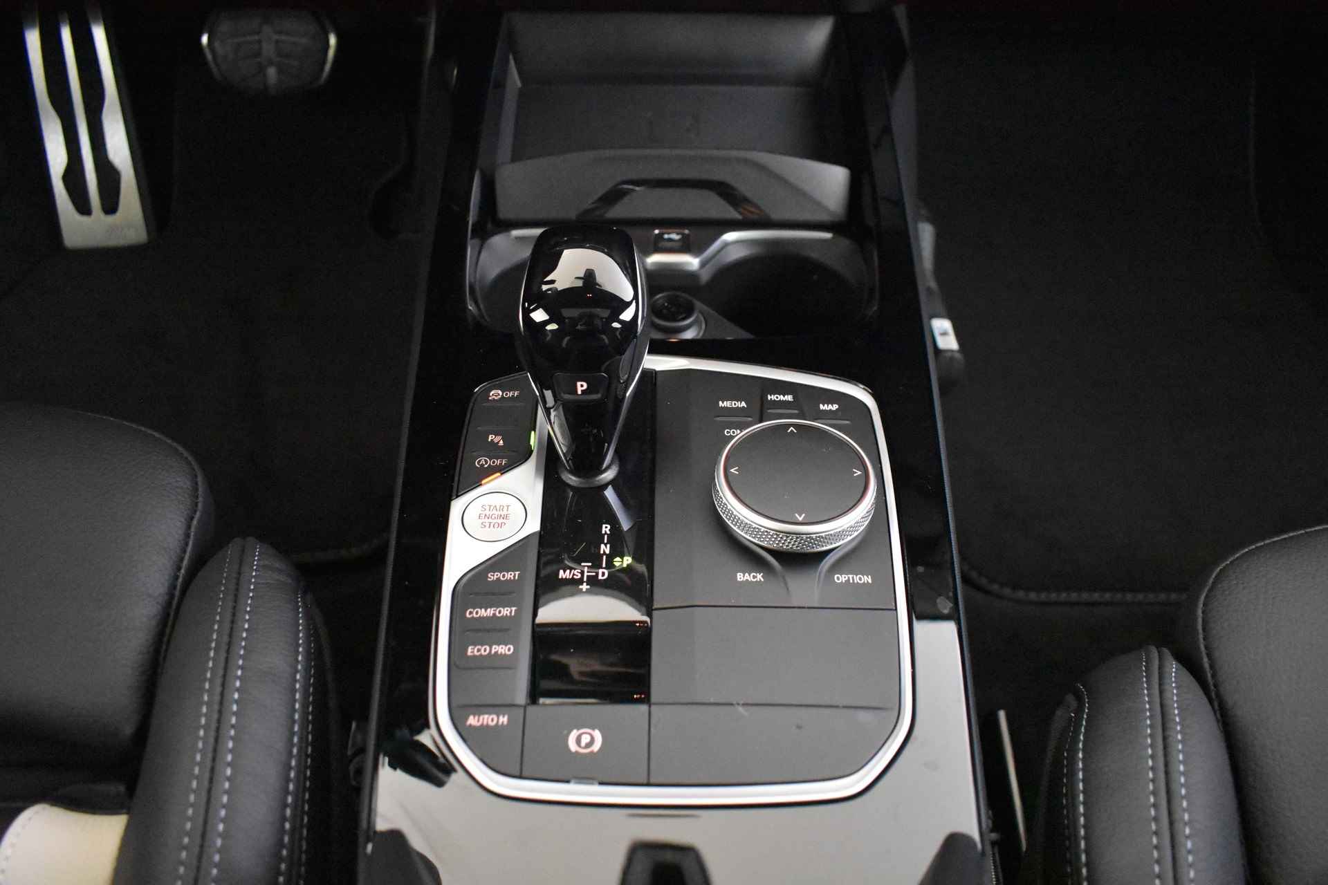 BMW 1-serie 118i High Executive M Sport Automaat / Panoramadak / M Sportstoelen / Adaptieve LED / Active Cruise Control / M Sportonderstel / Comfort Access / Head-Up / Parking Assistant / Automaat - 30/59