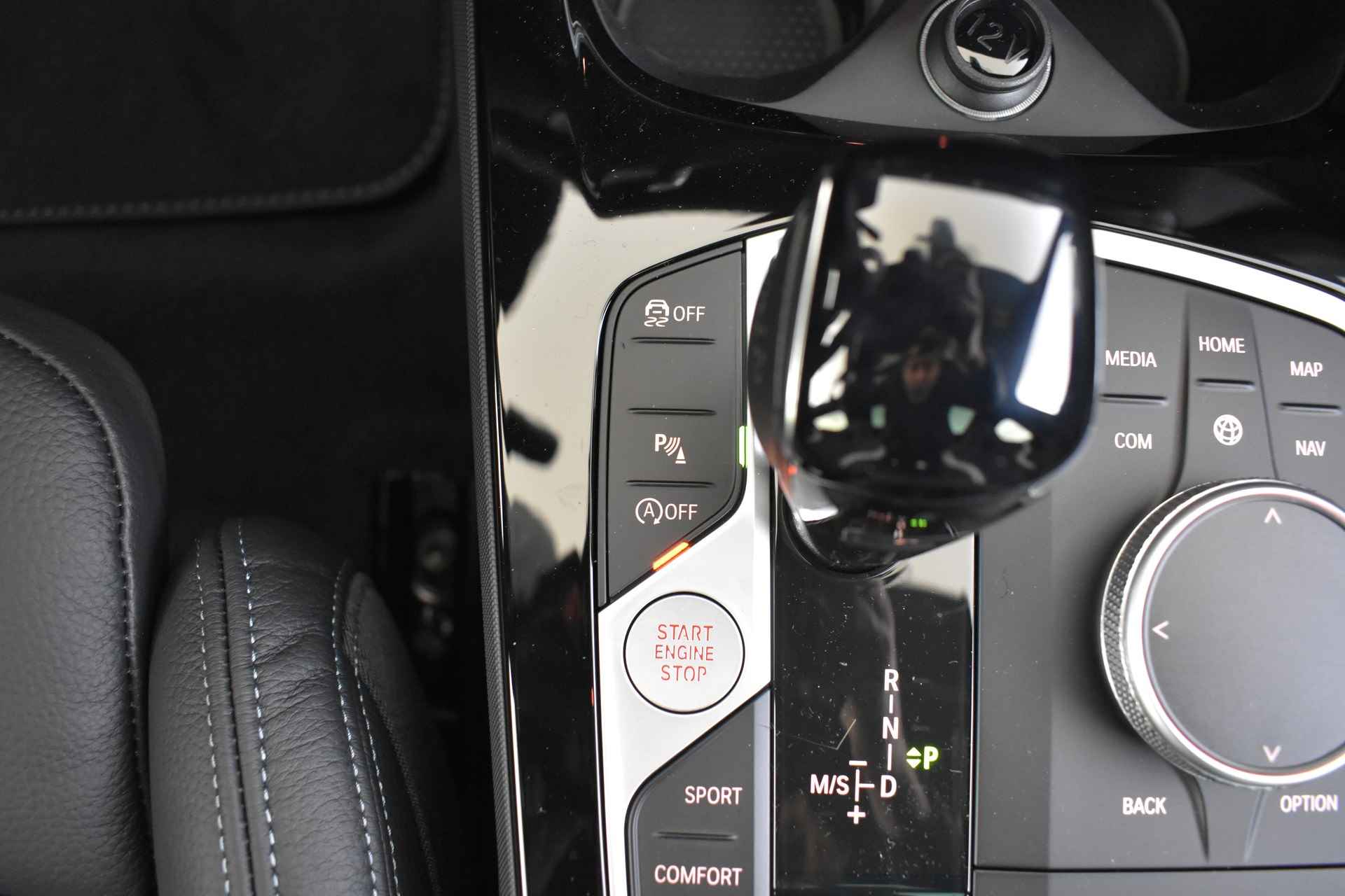 BMW 1-serie 118i High Executive M Sport Automaat / Panoramadak / M Sportstoelen / Adaptieve LED / Active Cruise Control / M Sportonderstel / Comfort Access / Head-Up / Parking Assistant / Automaat - 32/59