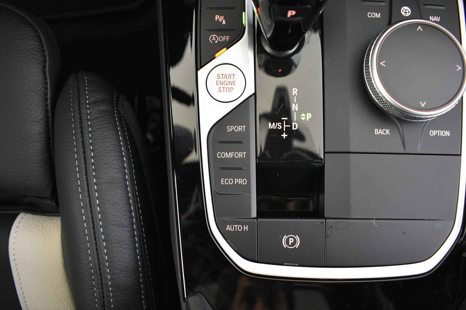 BMW 1-serie 118i High Executive M Sport Automaat / Panoramadak / M Sportstoelen / Adaptieve LED / Active Cruise Control / M Sportonderstel / Comfort Access / Head-Up / Parking Assistant / Automaat - 33/59