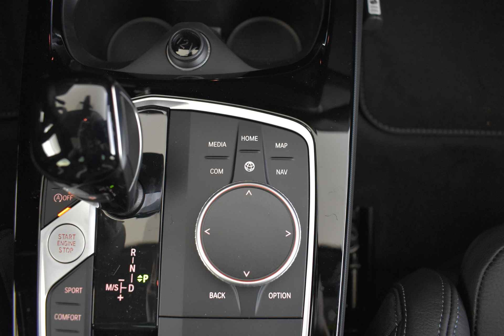 BMW 1-serie 118i High Executive M Sport Automaat / Panoramadak / M Sportstoelen / Adaptieve LED / Active Cruise Control / M Sportonderstel / Comfort Access / Head-Up / Parking Assistant / Automaat - 34/59