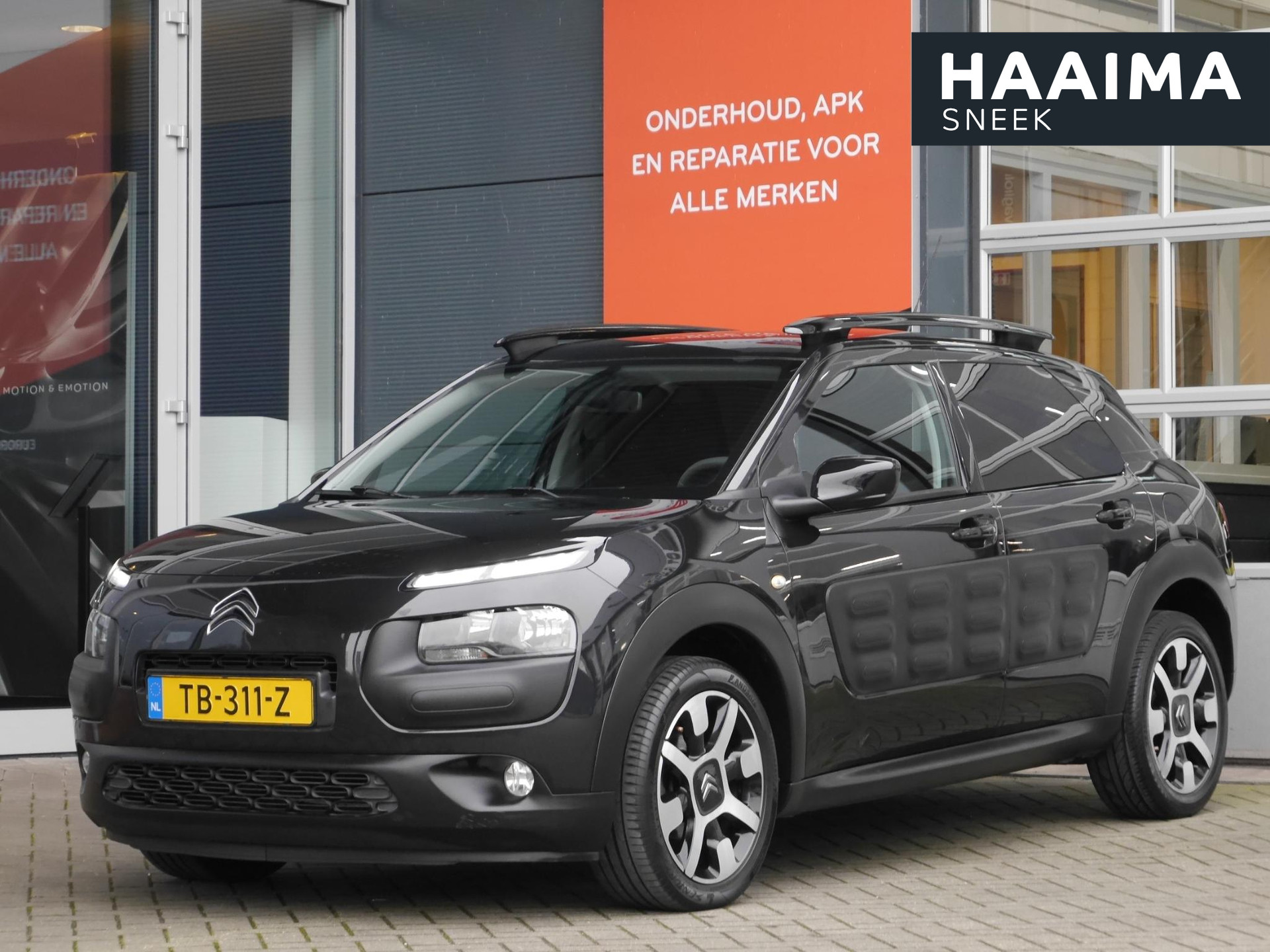 Citroen C4 Cactus 1.2 PureTech Business | Navigatie | Cruise control | 17 inch lichtmetalen velgen | Climate control | Regensensor | Extra getint glas