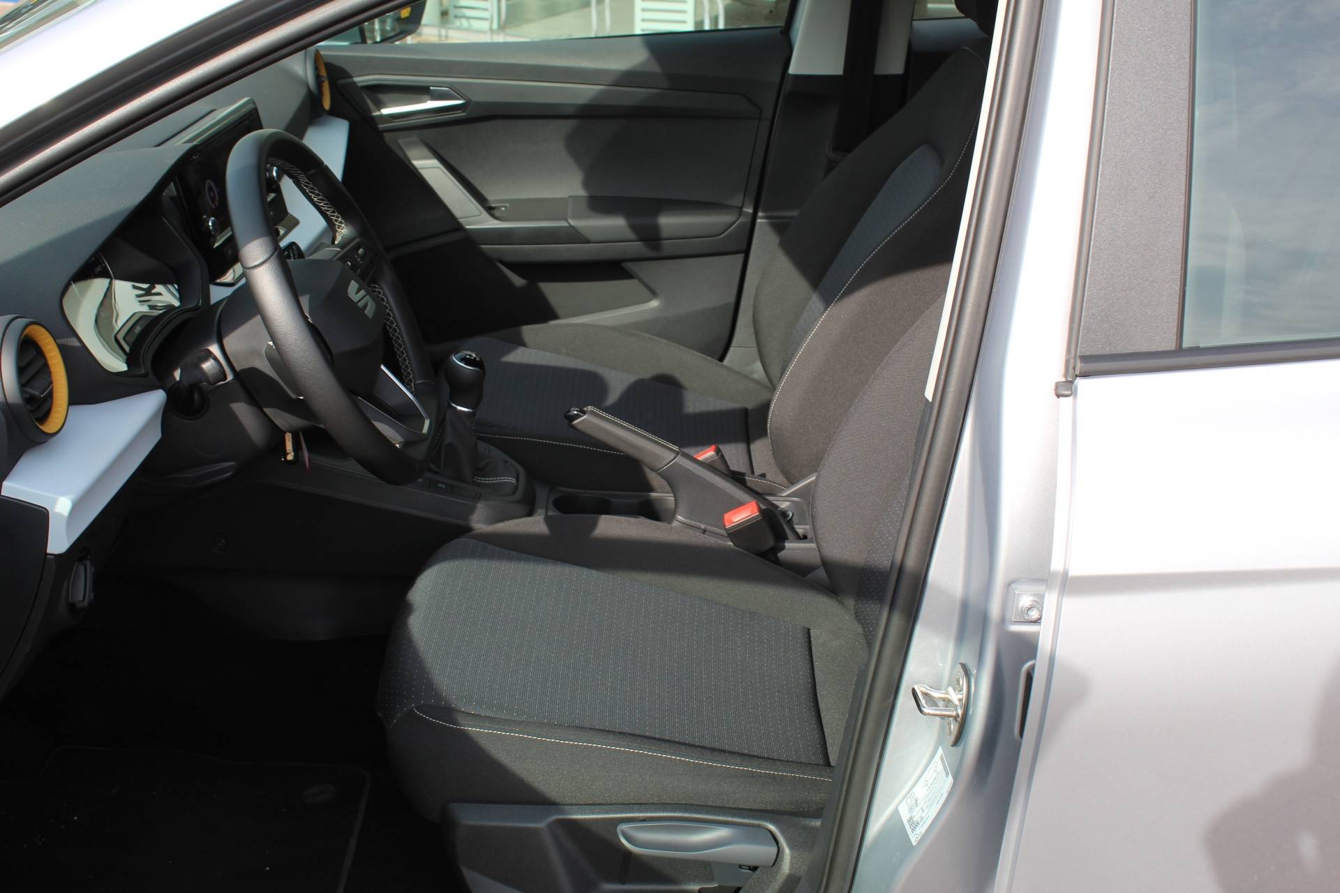 SEAT Ibiza 1.0-96pk TSI Style. NIEUWSTE MODEL. Volautm. airco, camera, elektr ramen v+a, LED verlichting, stoelverwarming, metallic lak, Is In nieuwstaat ! - 7/39