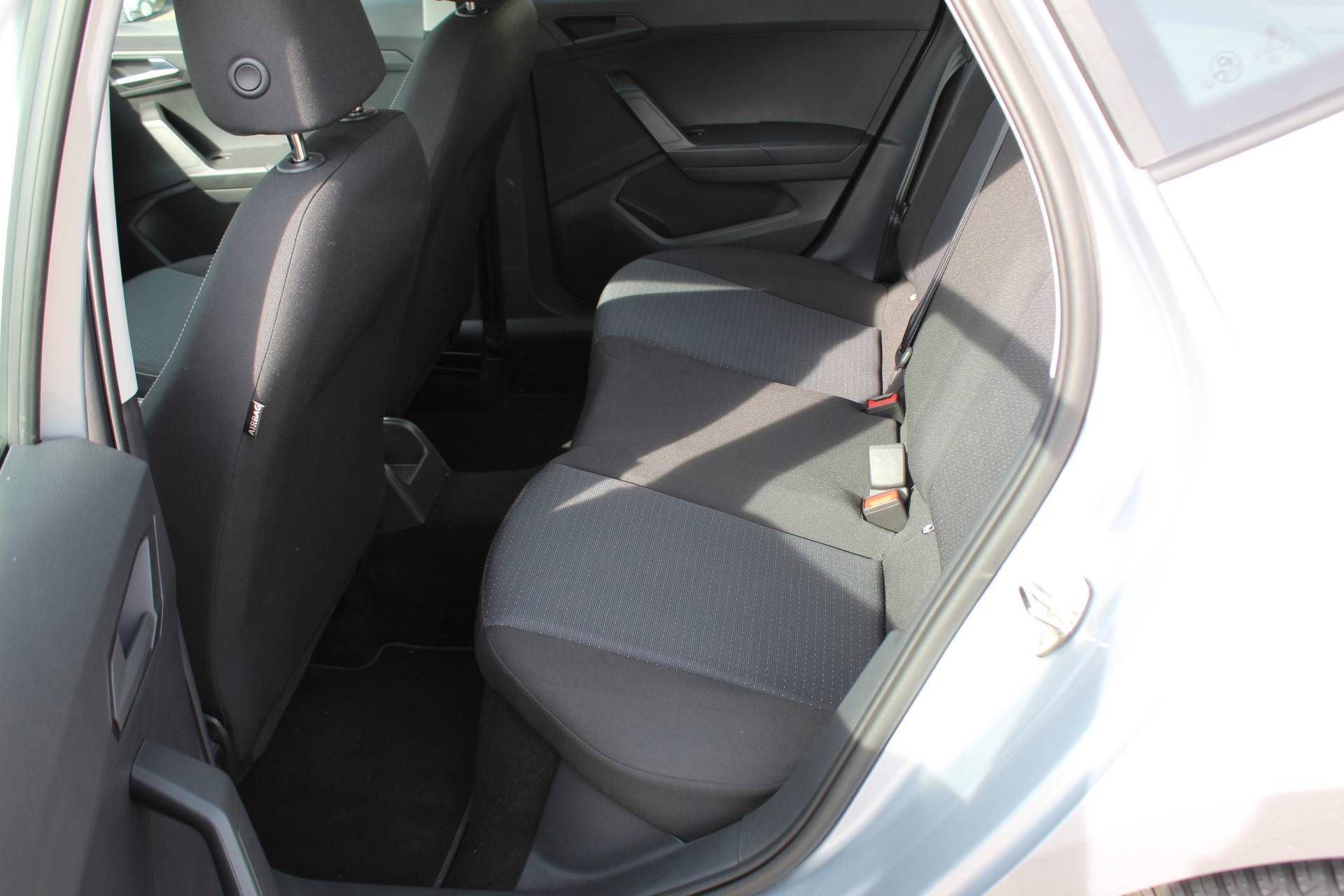 SEAT Ibiza 1.0-96pk TSI Style. NIEUWSTE MODEL. Volautm. airco, camera, elektr ramen v+a, LED verlichting, stoelverwarming, metallic lak, Is In nieuwstaat ! - 26/39