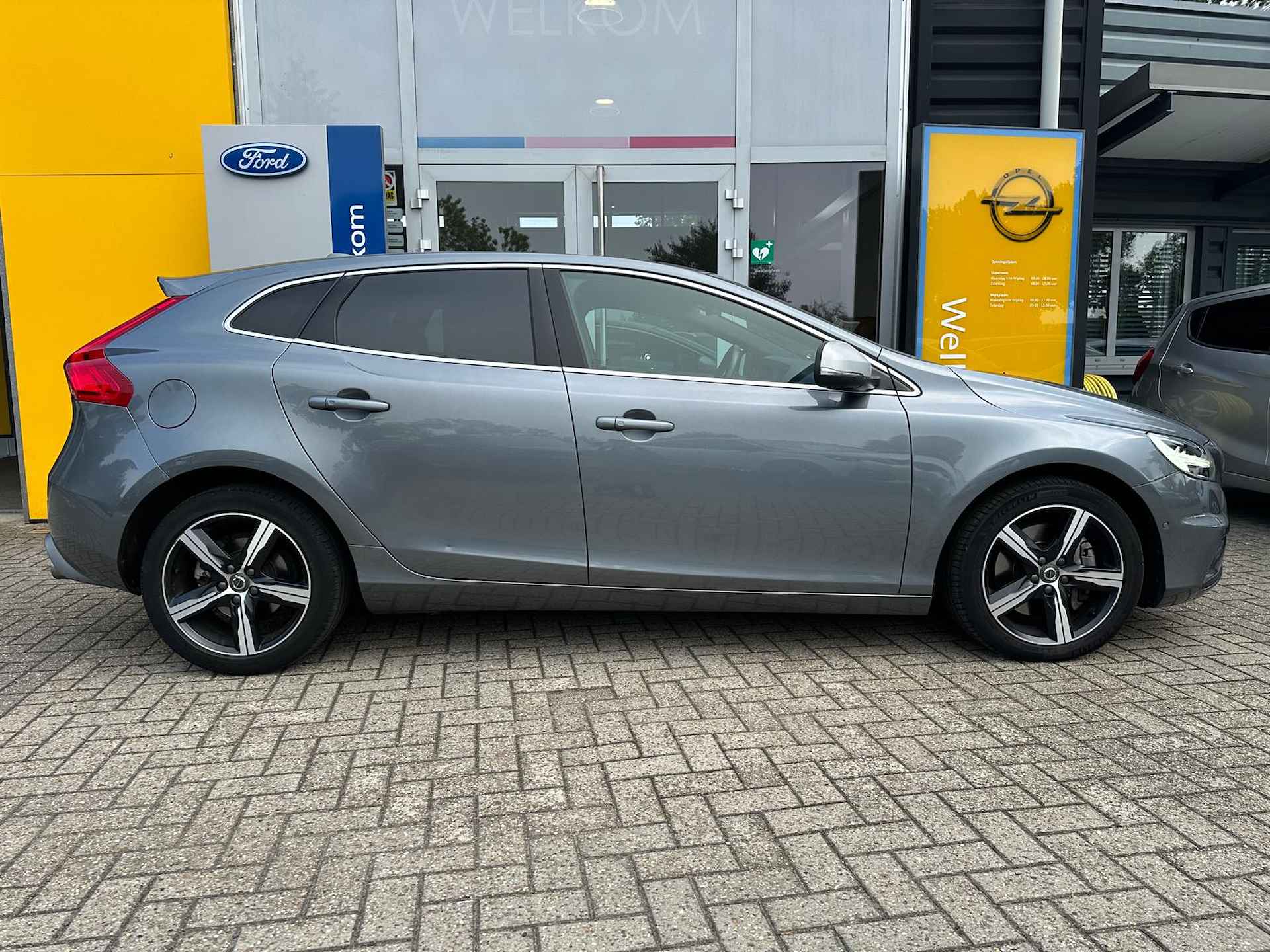 Volvo V40 1.5 T3 153PK AUT6 Polar+ Sport R-Design | STOELVERWARMING| HARMAN/KARDON| PANORAMADAK| DAB| CRUISE CONTROL| DEALERONDERHOUDEN - 8/39