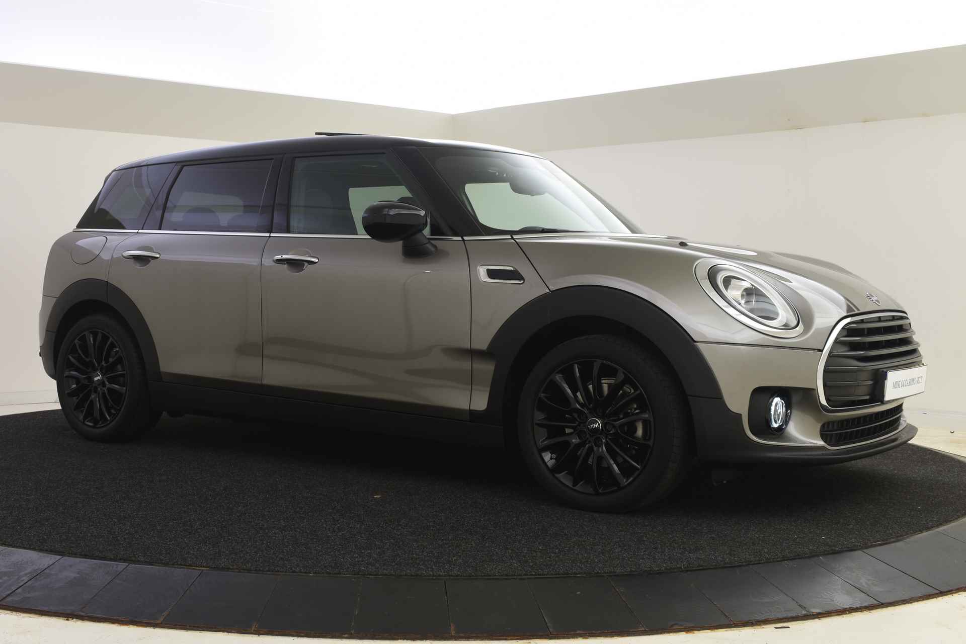 MINI Clubman Cooper Chili Automaat / Panoramadak / Trekhaak / Achteruitrijcamera / Apple CarPlay / LED / Comfort Access / Comfortstoelen - 23/45