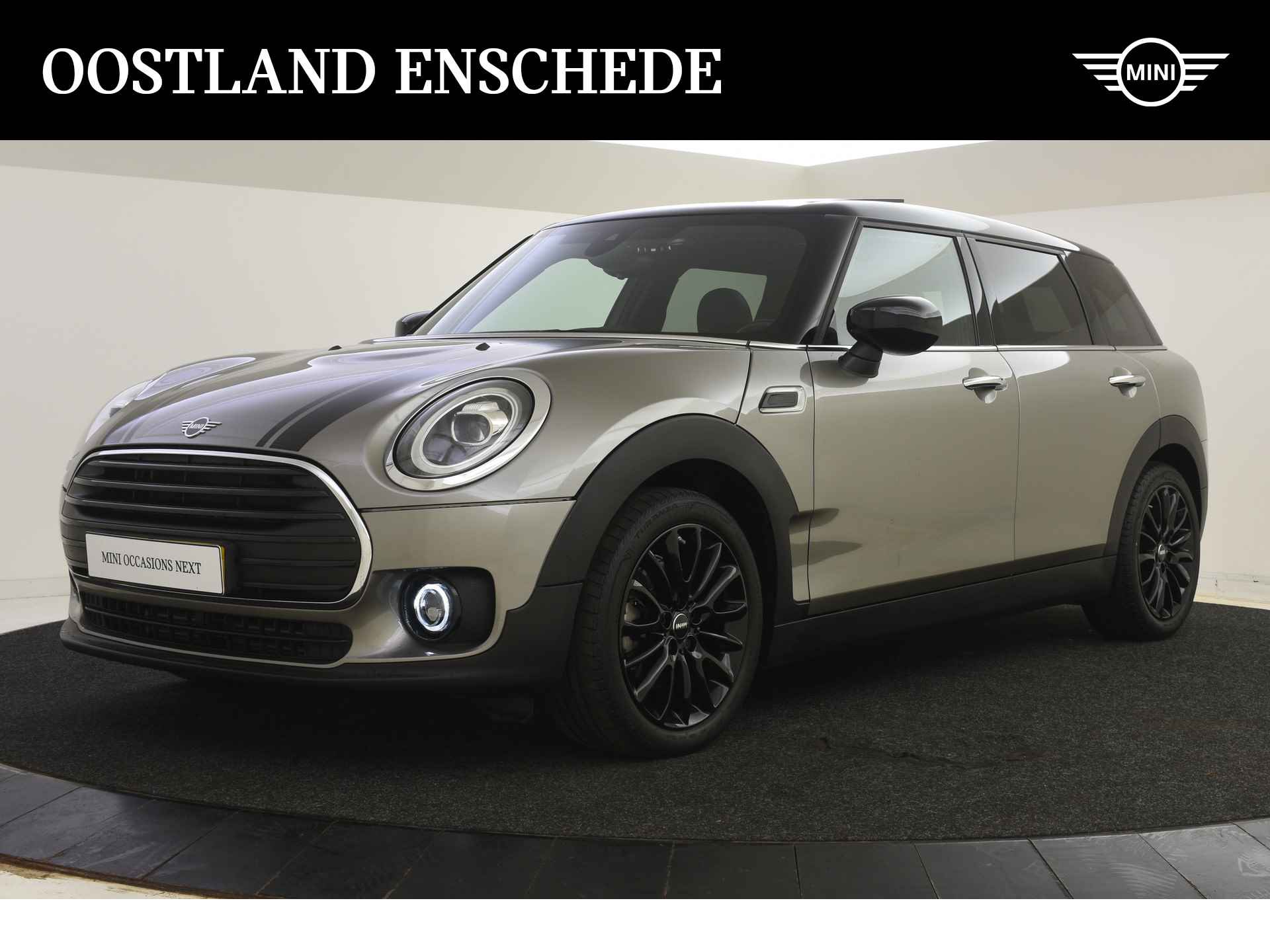 MINI Clubman Cooper Chili Automaat / Panoramadak / Trekhaak / Achteruitrijcamera / Apple CarPlay / LED / Comfort Access / Comfortstoelen - 1/45