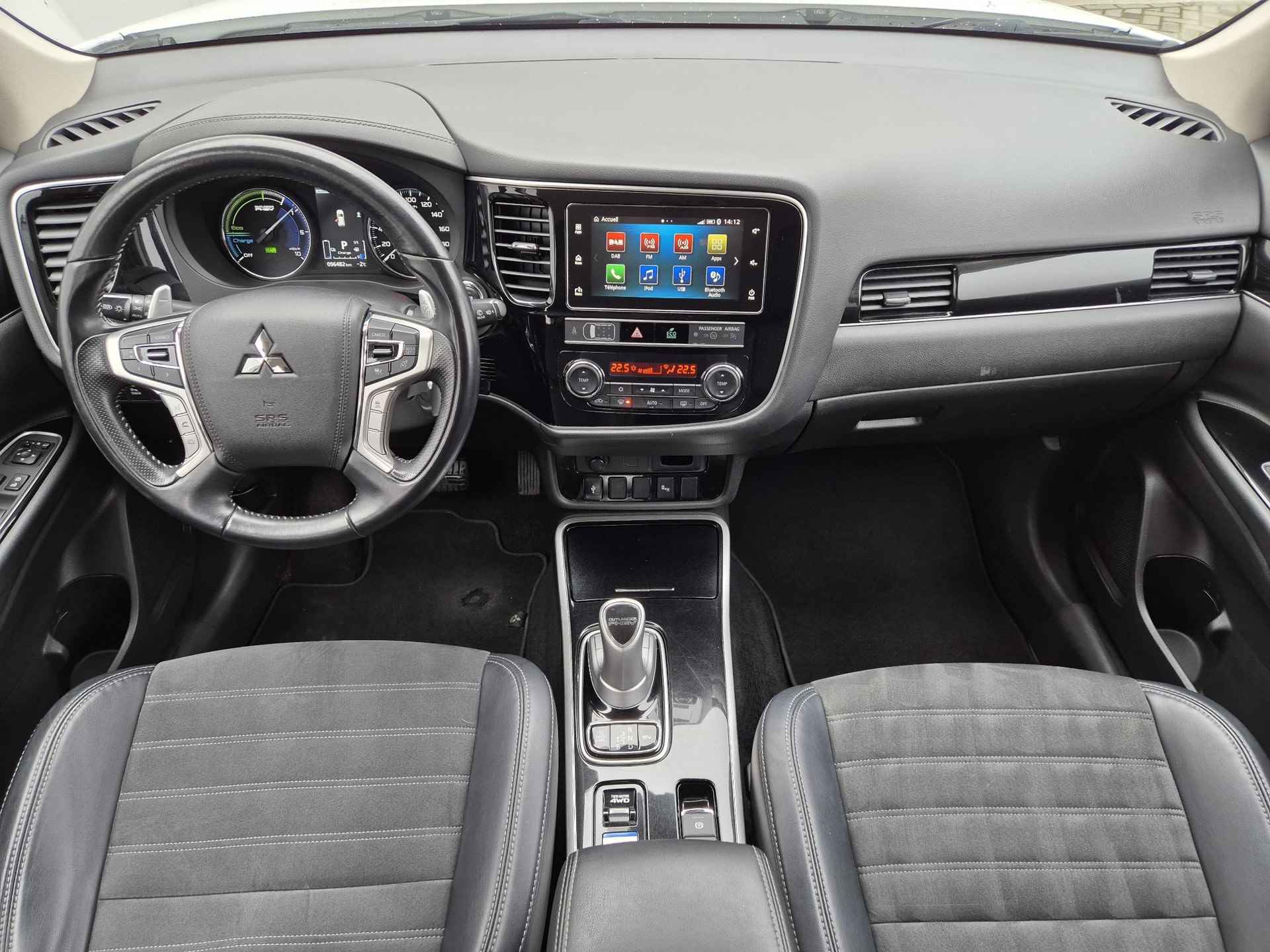 Mitsubishi Outlander 2.4 PHEV Intense Automaat / Afneembare trekhaak / Plug-in / 1500kg Trekgewicht / Adaptieve Cruise Control / Dealeronderhouden / Apple Carplay Android Auto / - 2/50