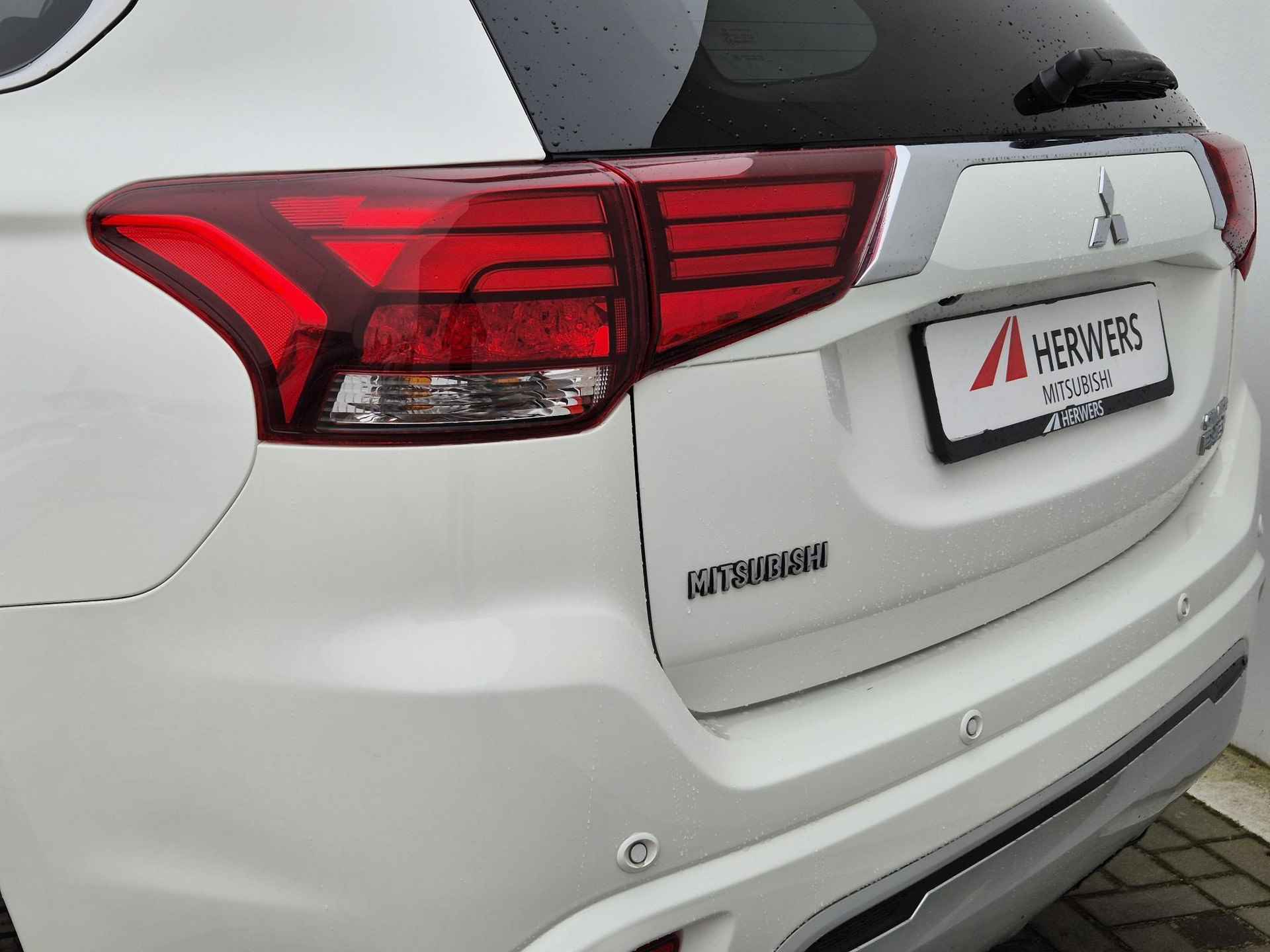 Mitsubishi Outlander 2.4 PHEV Intense Automaat / Afneembare trekhaak / Plug-in / 1500kg Trekgewicht / Adaptieve Cruise Control / Dealeronderhouden / Apple Carplay Android Auto / - 13/50