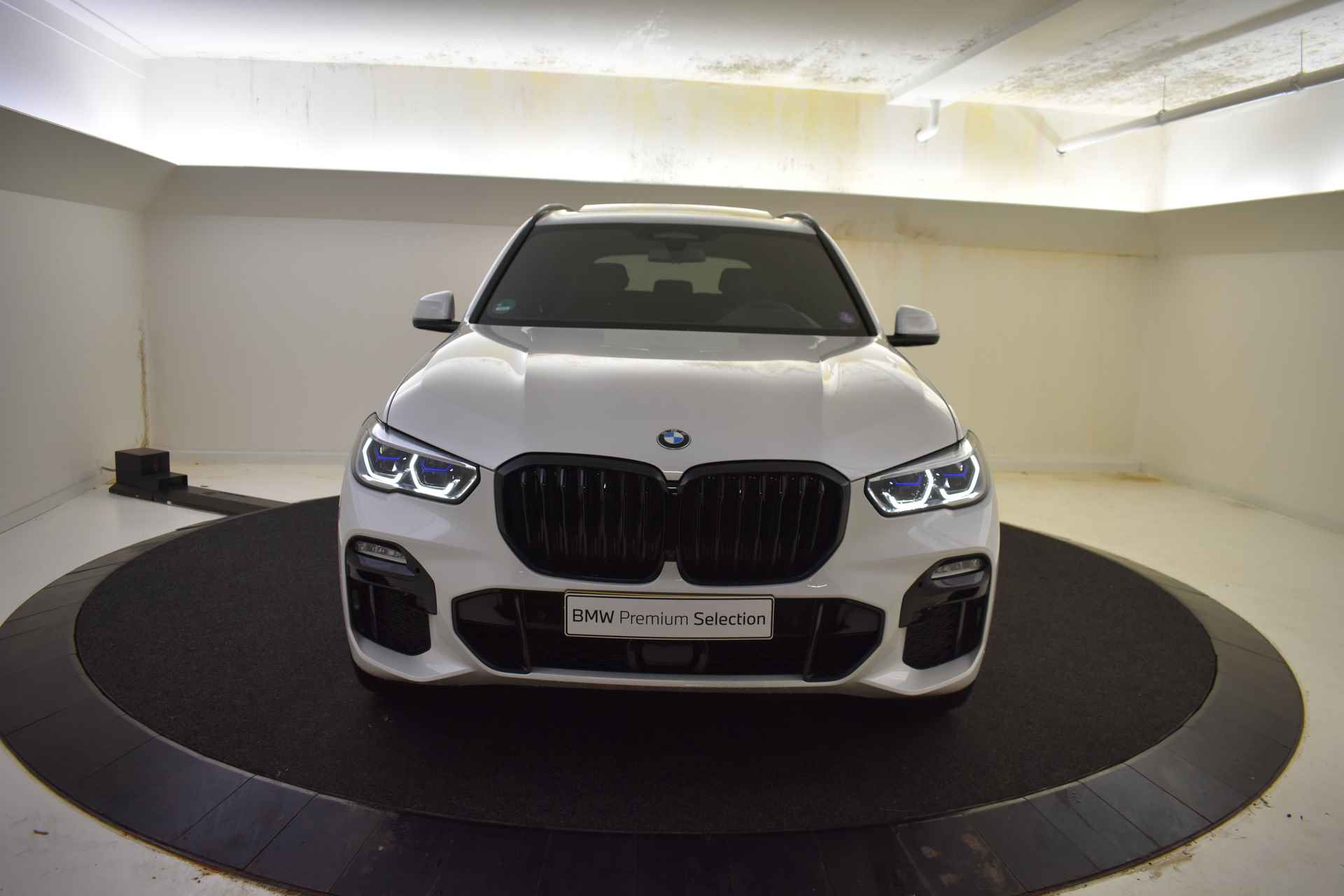 BMW X5 xDrive45e High Executive M Sport Automaat / Panoramadak / Laserlight / Parking Assistant Plus / Soft-Close / Gesture Control / Driving Assistant Professional - 55/58