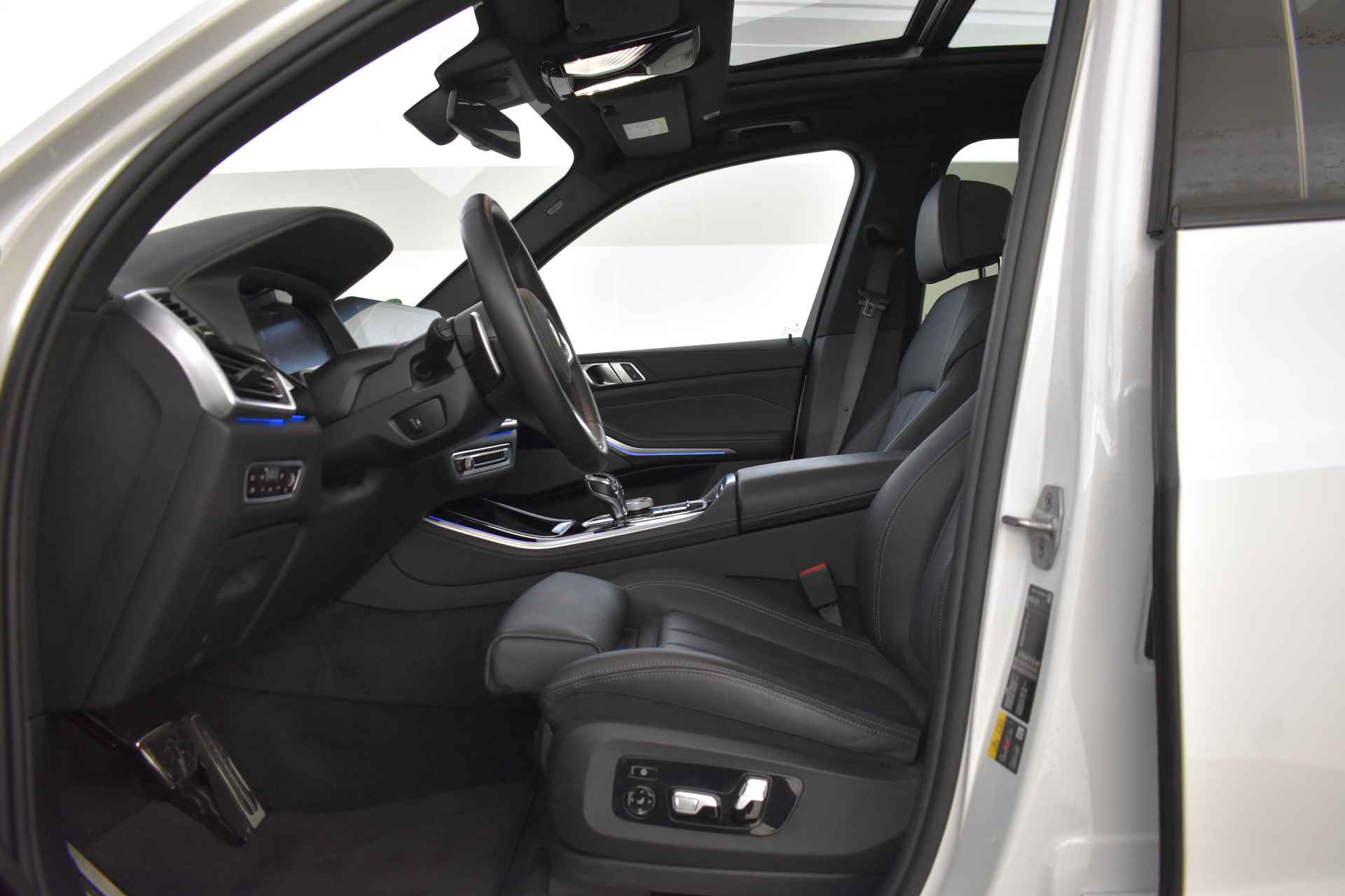 BMW X5 xDrive45e High Executive M Sport Automaat / Panoramadak / Laserlight / Parking Assistant Plus / Soft-Close / Gesture Control / Driving Assistant Professional - 13/58
