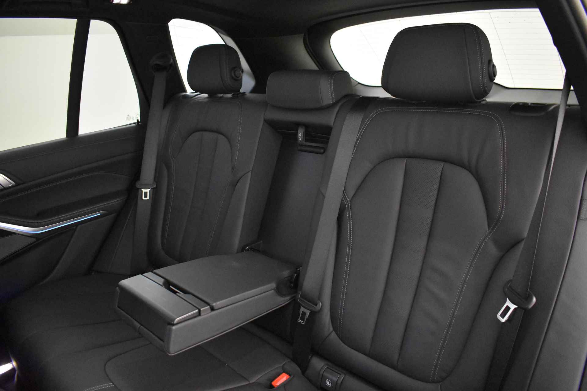 BMW X5 xDrive45e High Executive M Sport Automaat / Panoramadak / Laserlight / Parking Assistant Plus / Soft-Close / Gesture Control / Driving Assistant Professional - 21/58