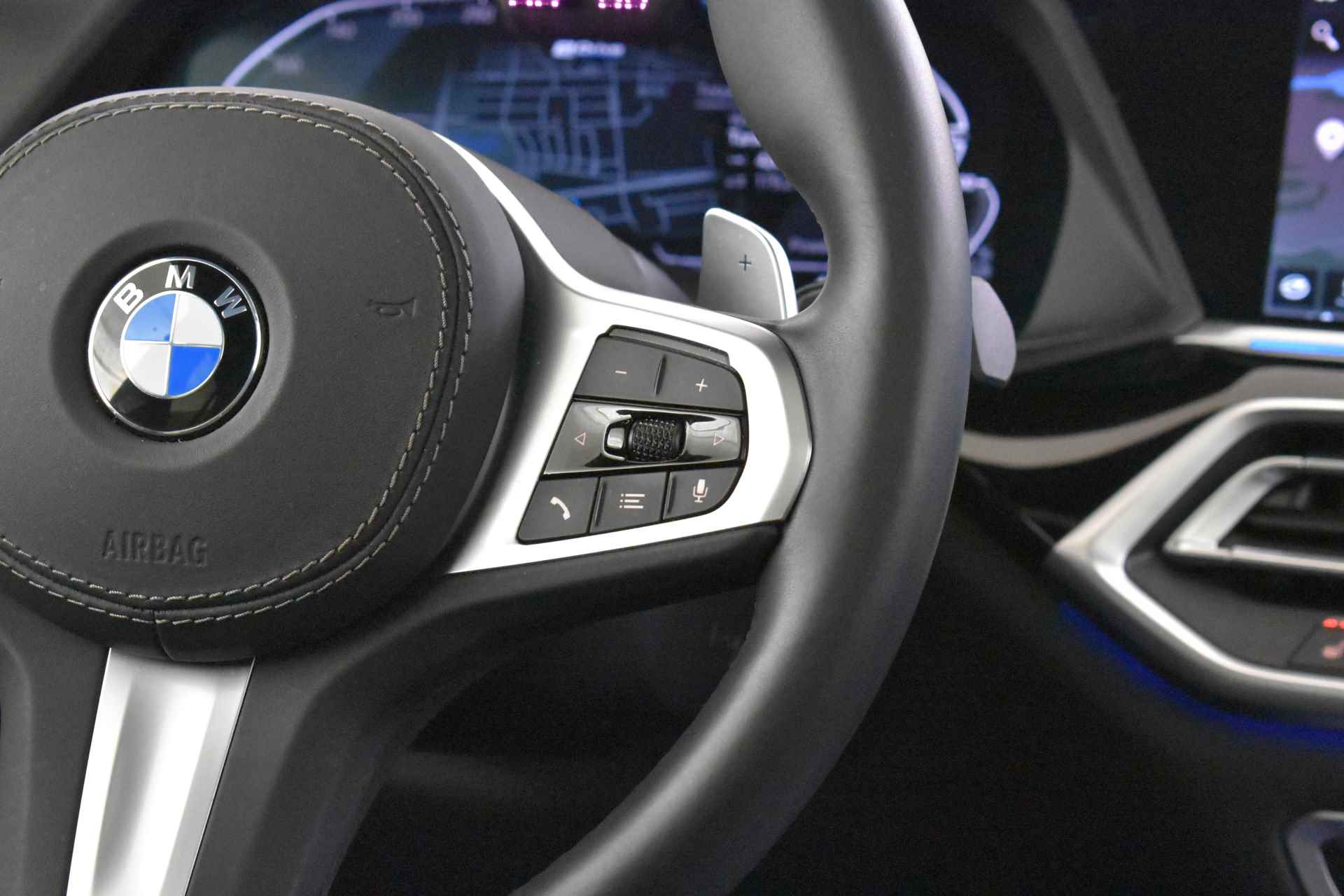 BMW X5 xDrive45e High Executive M Sport Automaat / Panoramadak / Laserlight / Parking Assistant Plus / Soft-Close / Gesture Control / Driving Assistant Professional - 24/58