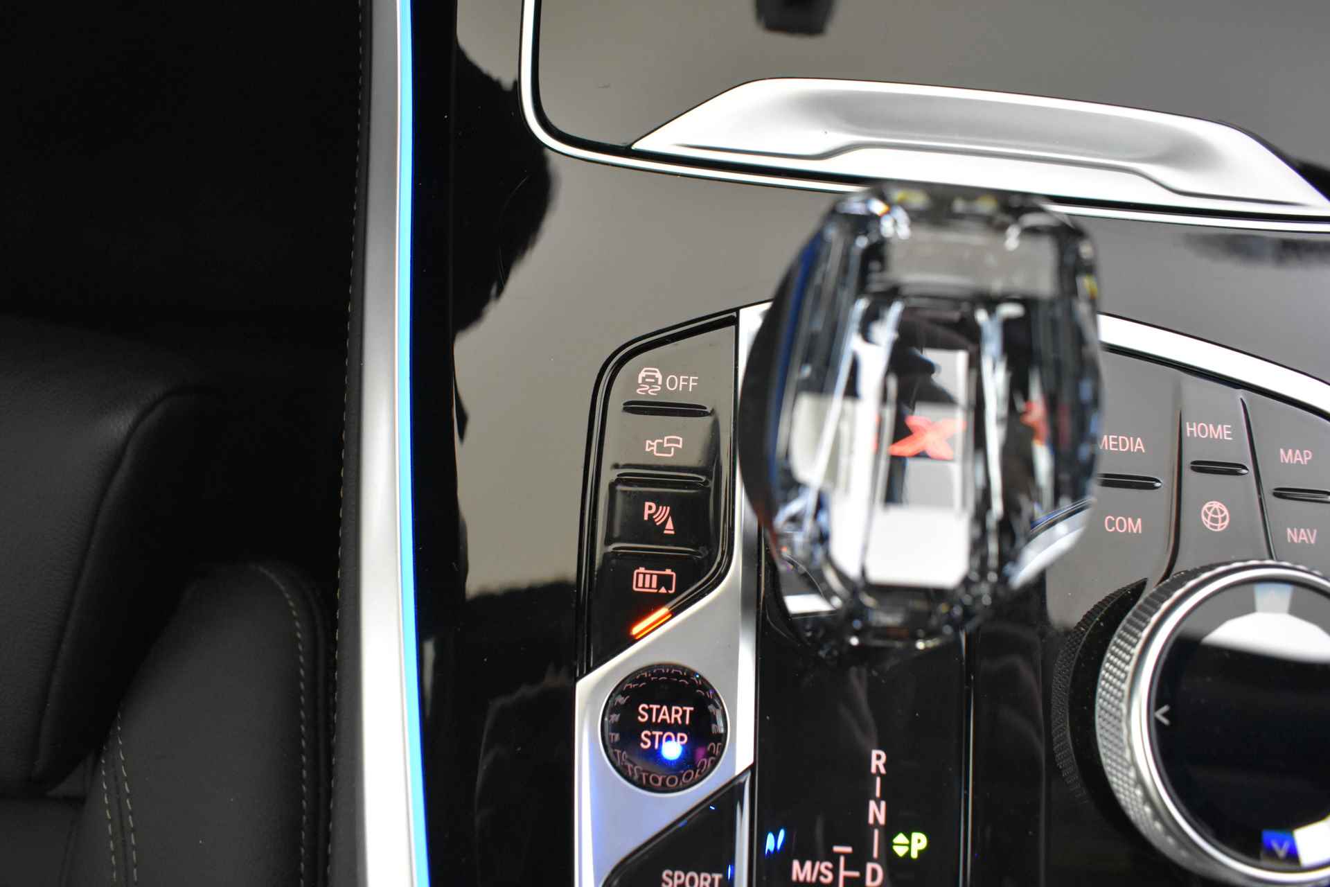 BMW X5 xDrive45e High Executive M Sport Automaat / Panoramadak / Laserlight / Parking Assistant Plus / Soft-Close / Gesture Control / Driving Assistant Professional - 31/58