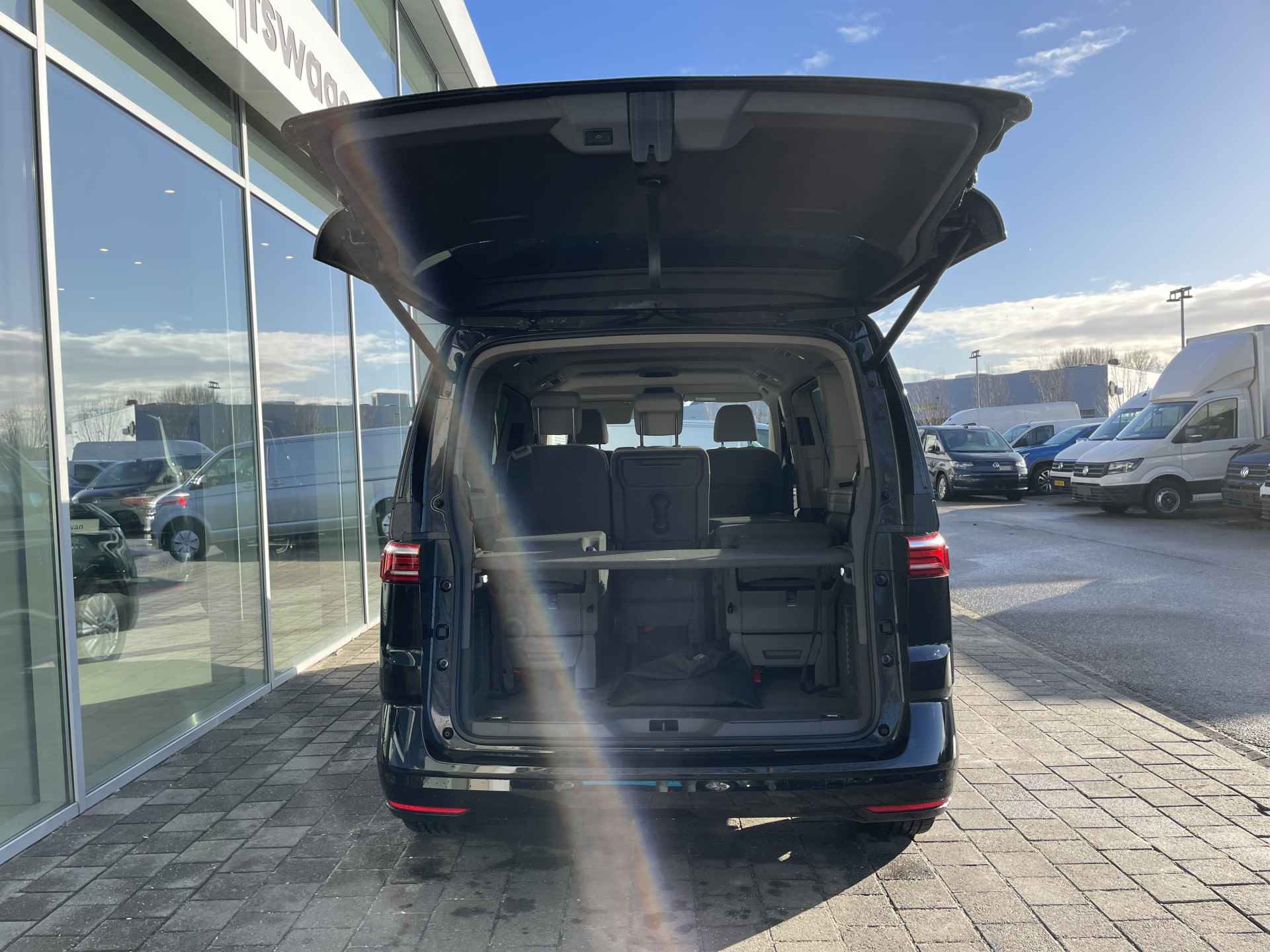 Volkswagen Multivan 1.4 eHybrid 218PK L1H1 Life | 7 Zitplaatsen | IQ Light | Elektrische achterklep - 10/39