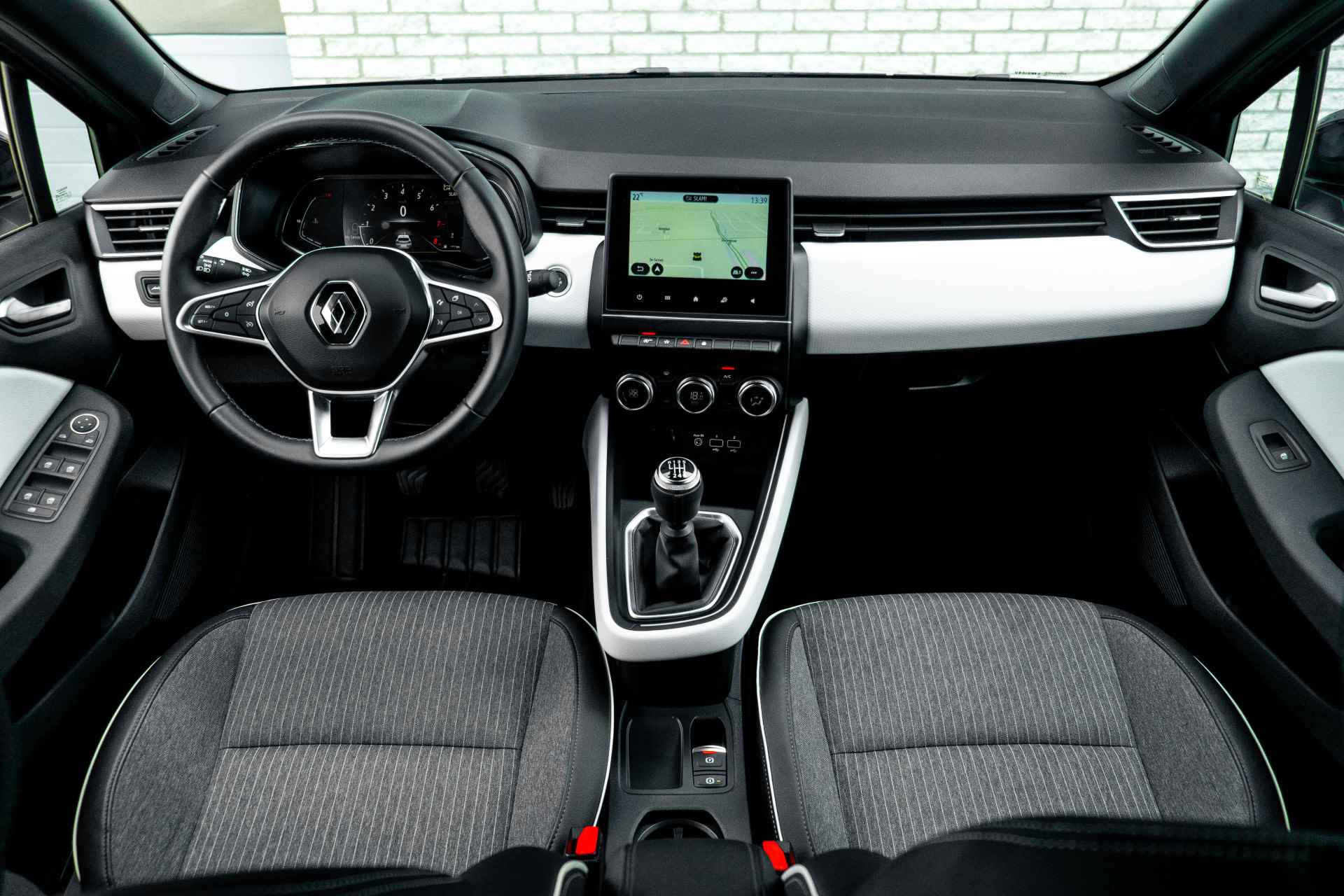 Renault Clio 1.0 TCe 90 Techno | Navigatie | Camera | Sensoren achter | Climate Control | incl. Bovag rijklaarpakket met 12 maanden garantie | - 8/46