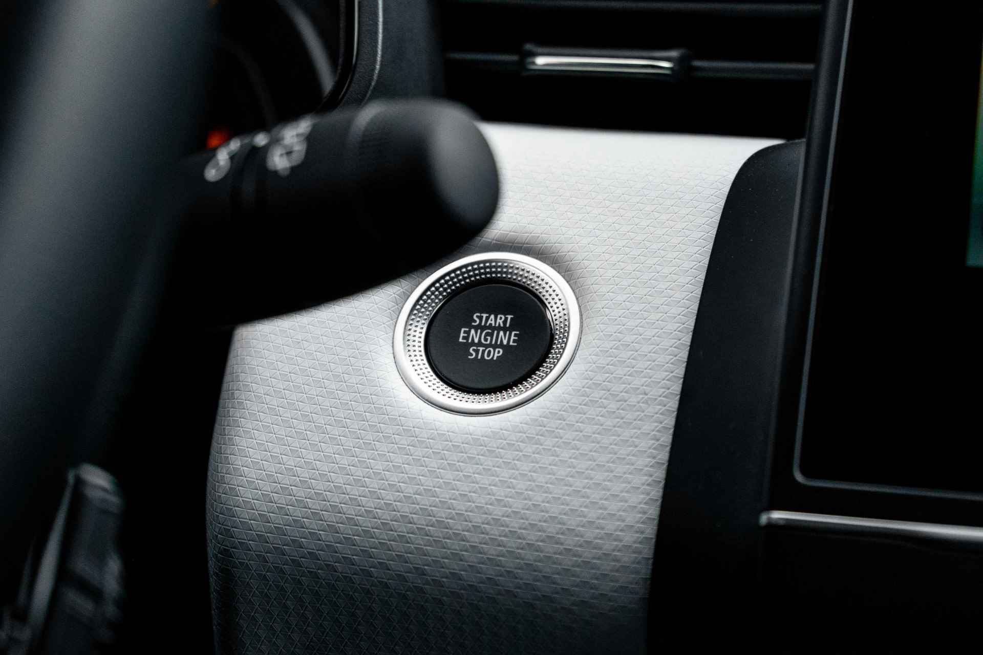 Renault Clio 1.0 TCe 90 Techno | Navigatie | Camera | Sensoren achter | Climate Control | incl. Bovag rijklaarpakket met 12 maanden garantie | - 32/46