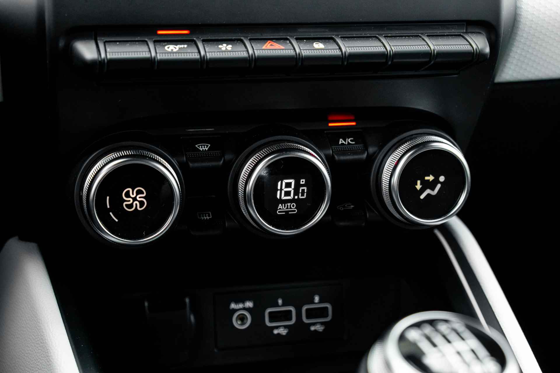 Renault Clio 1.0 TCe 90 Techno | Navigatie | Camera | Sensoren achter | Climate Control | incl. Bovag rijklaarpakket met 12 maanden garantie | - 34/46