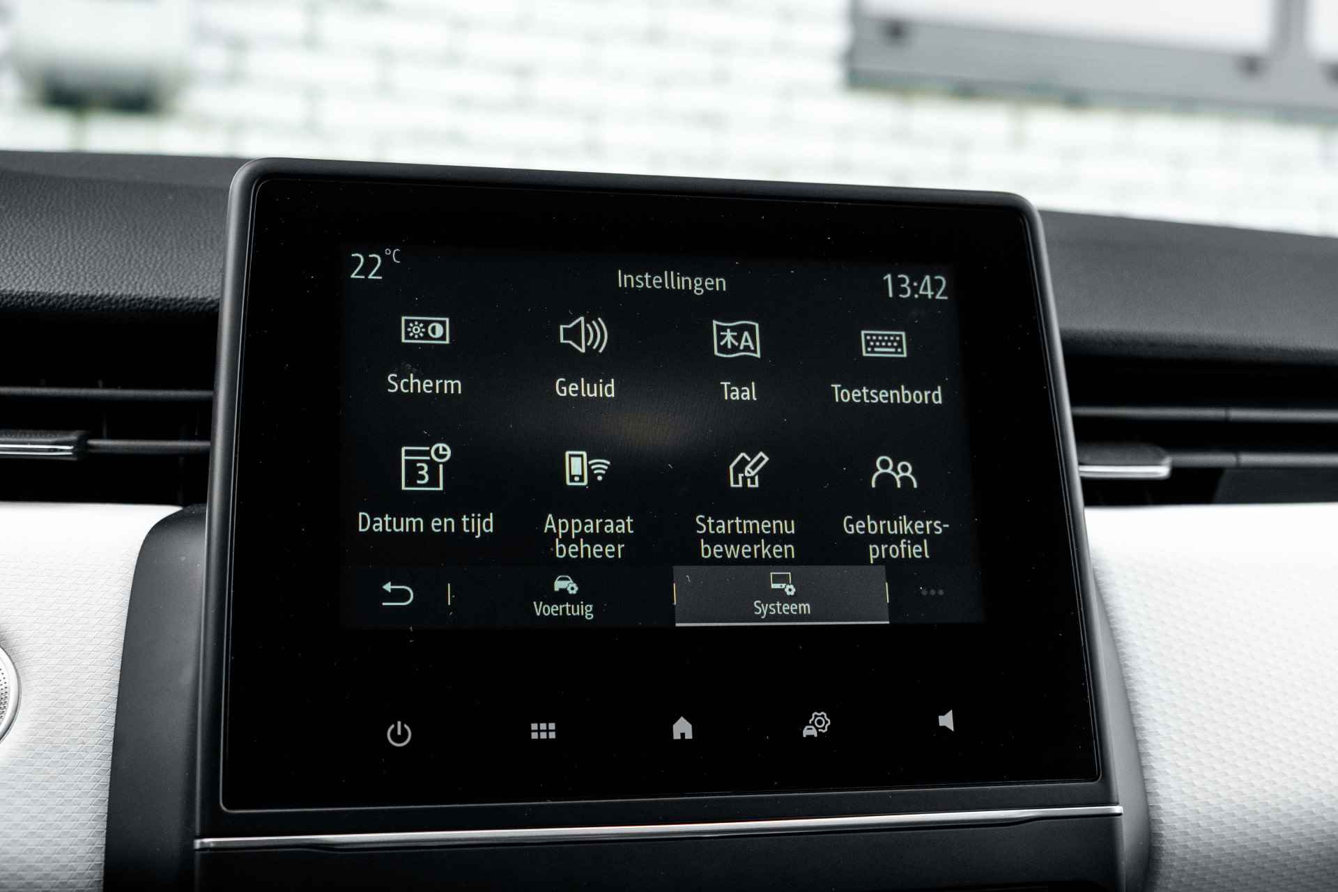Renault Clio 1.0 TCe 90 Techno | Navigatie | Camera | Sensoren achter | Climate Control | incl. Bovag rijklaarpakket met 12 maanden garantie | - 40/46