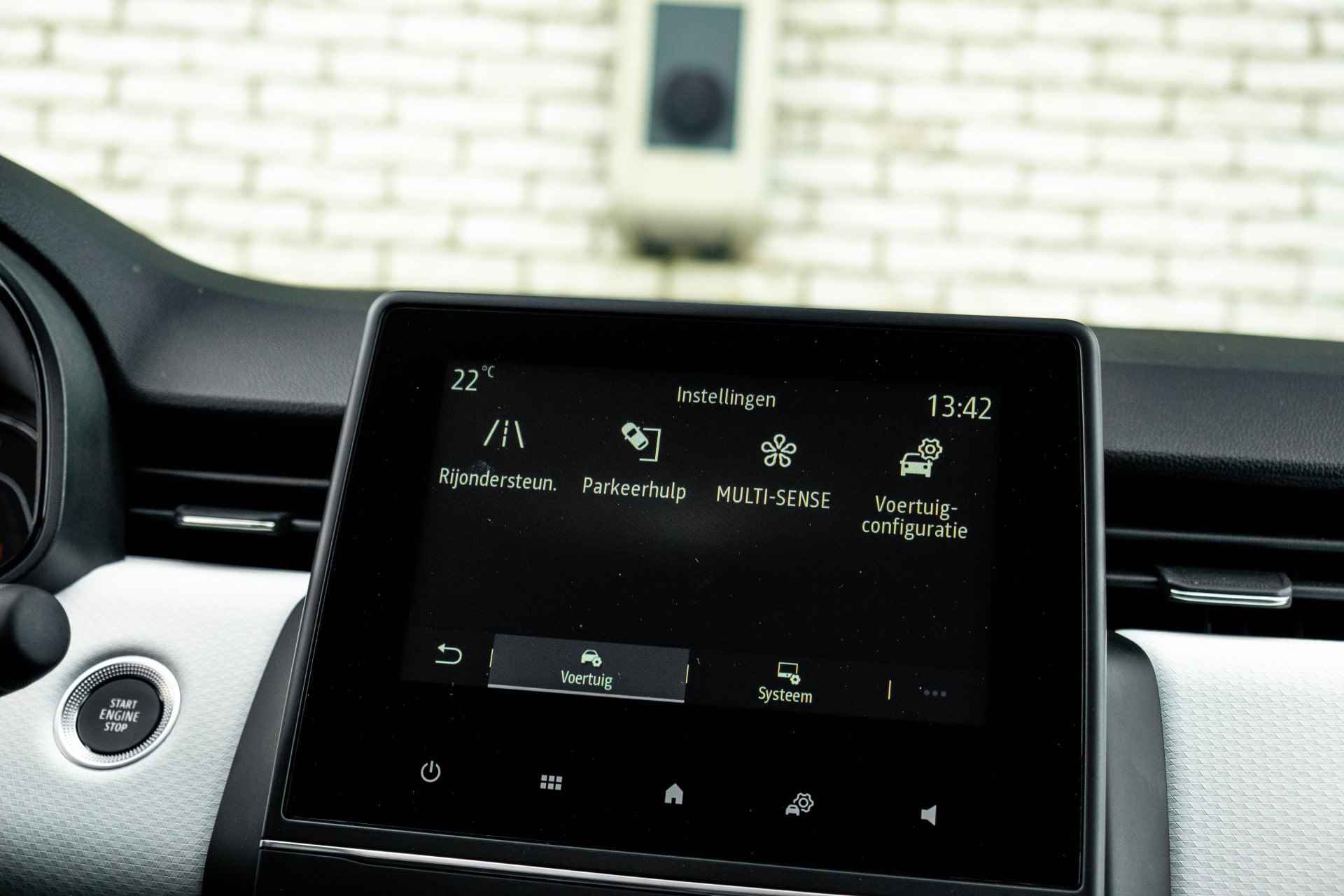 Renault Clio 1.0 TCe 90 Techno | Navigatie | Camera | Sensoren achter | Climate Control | incl. Bovag rijklaarpakket met 12 maanden garantie | - 41/46
