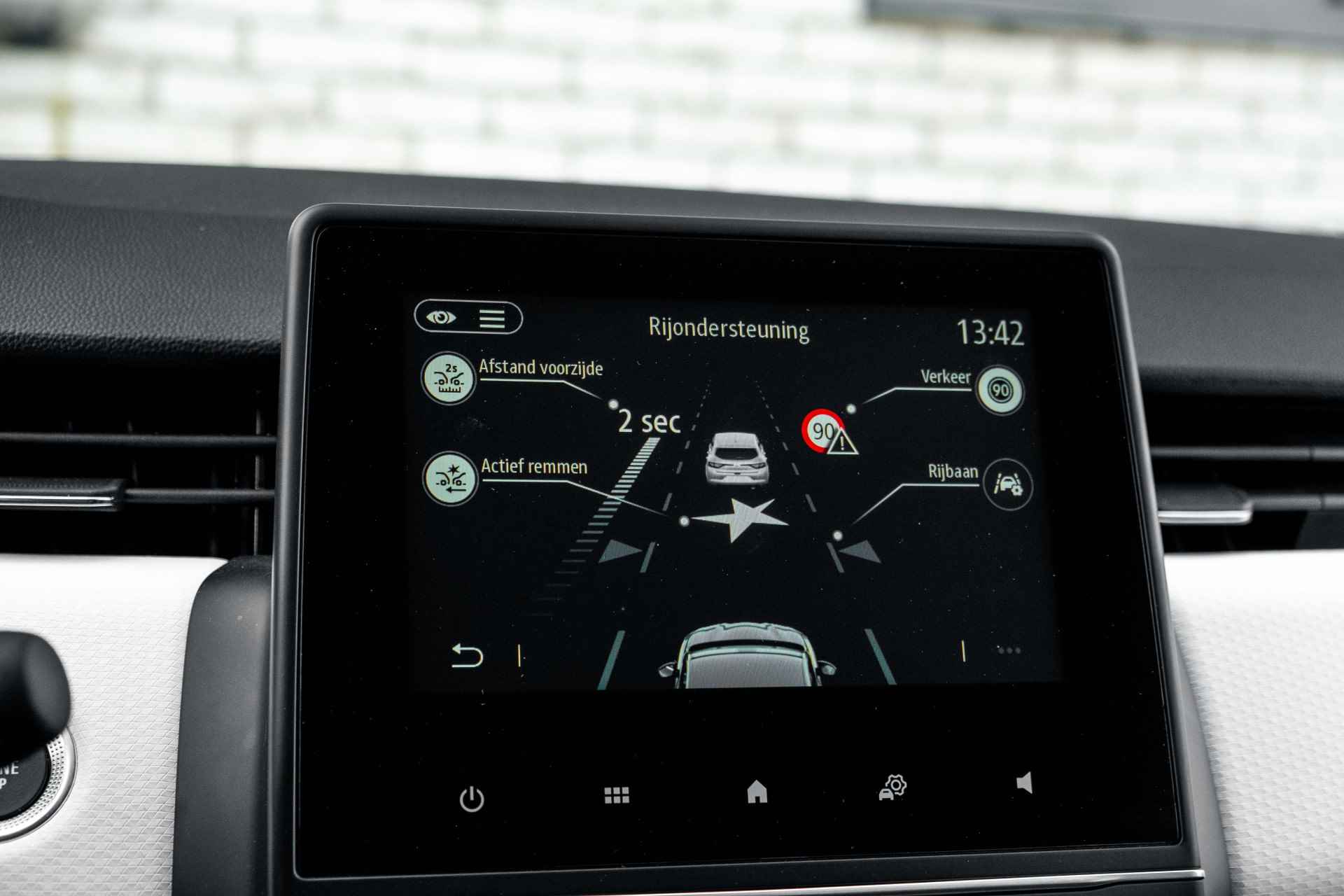 Renault Clio 1.0 TCe 90 Techno | Navigatie | Camera | Sensoren achter | Climate Control | incl. Bovag rijklaarpakket met 12 maanden garantie | - 42/46
