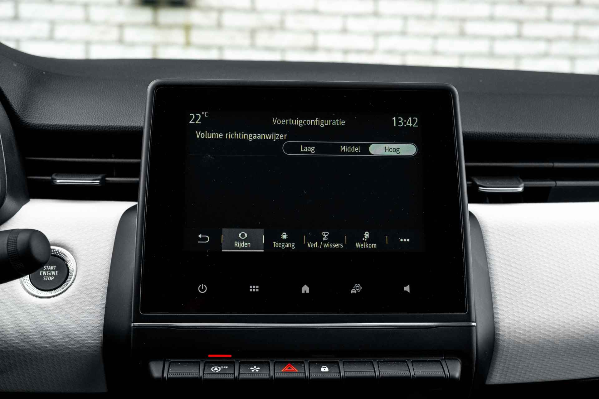 Renault Clio 1.0 TCe 90 Techno | Navigatie | Camera | Sensoren achter | Climate Control | incl. Bovag rijklaarpakket met 12 maanden garantie | - 45/46