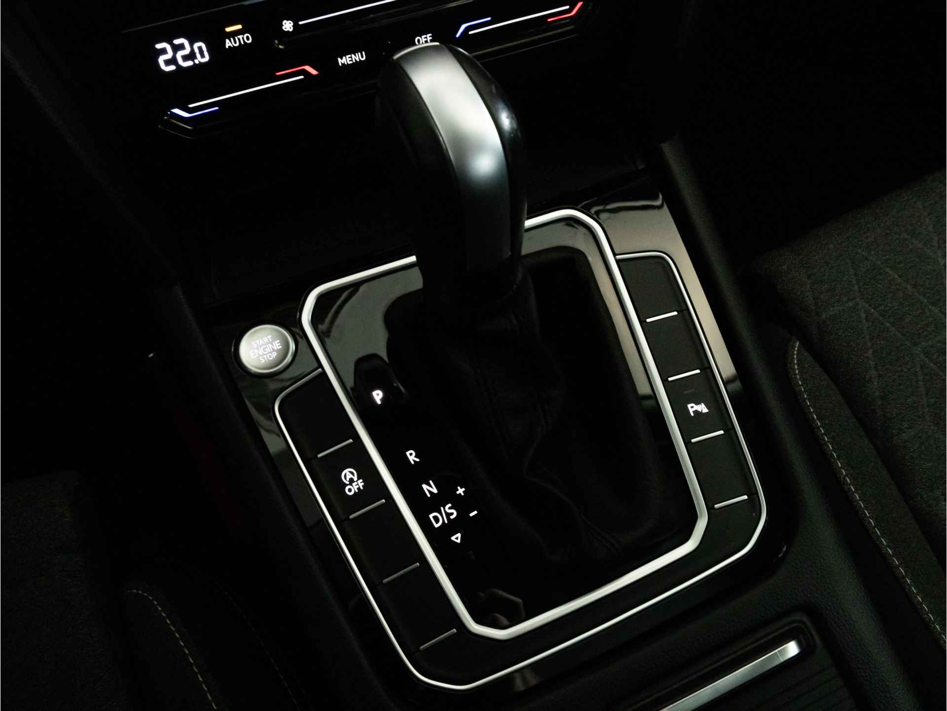 Volkswagen Passat Variant 1.5 TSI 150 pk Automaat | LED | Keyless | Navigatie | Verw. voorruit | Camera | - 9/37