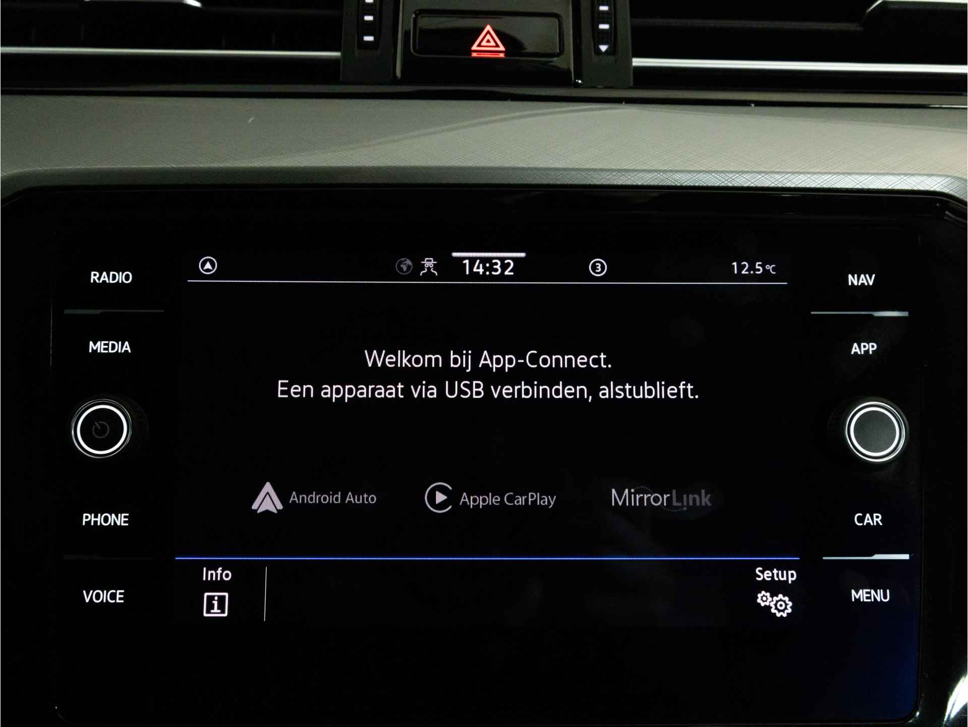 Volkswagen Passat Variant 1.5 TSI 150 pk Automaat | LED | Keyless | Navigatie | Verw. voorruit | Camera | - 29/37