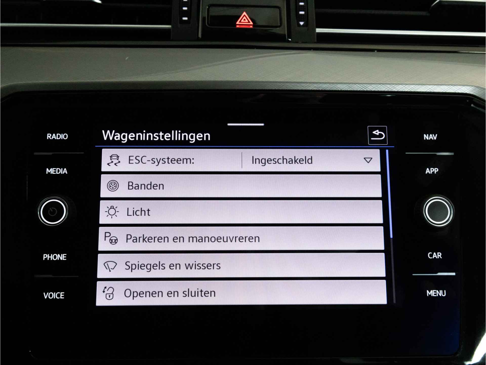 Volkswagen Passat Variant 1.5 TSI 150 pk Automaat | LED | Keyless | Navigatie | Verw. voorruit | Camera | - 31/37