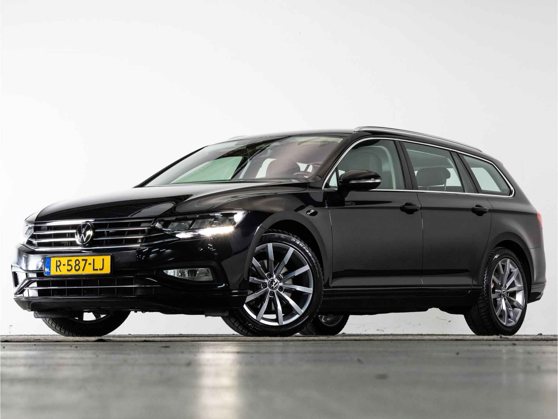 Volkswagen Passat Variant 1.5 TSI 150 pk Automaat | LED | Keyless | Navigatie | Verw. voorruit | Camera | - 34/37