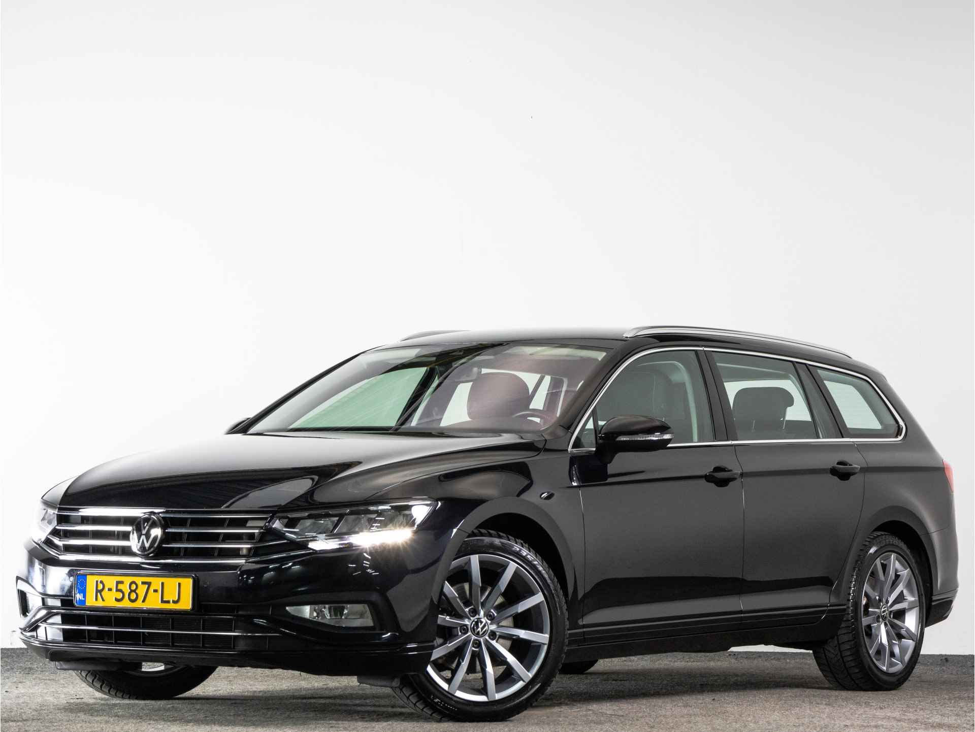 Volkswagen Passat Variant 1.5 TSI 150 pk Automaat | LED | Keyless | Navigatie | Verw. voorruit | Camera | - 37/37